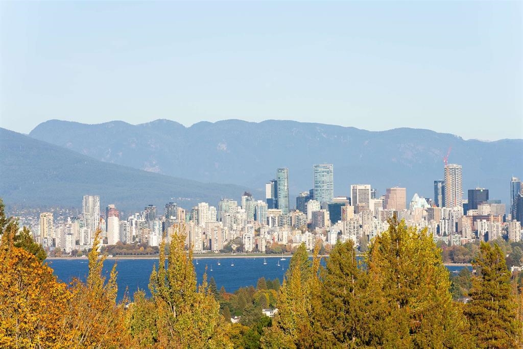 10 2575 TOLMIE STREET Unit: 10