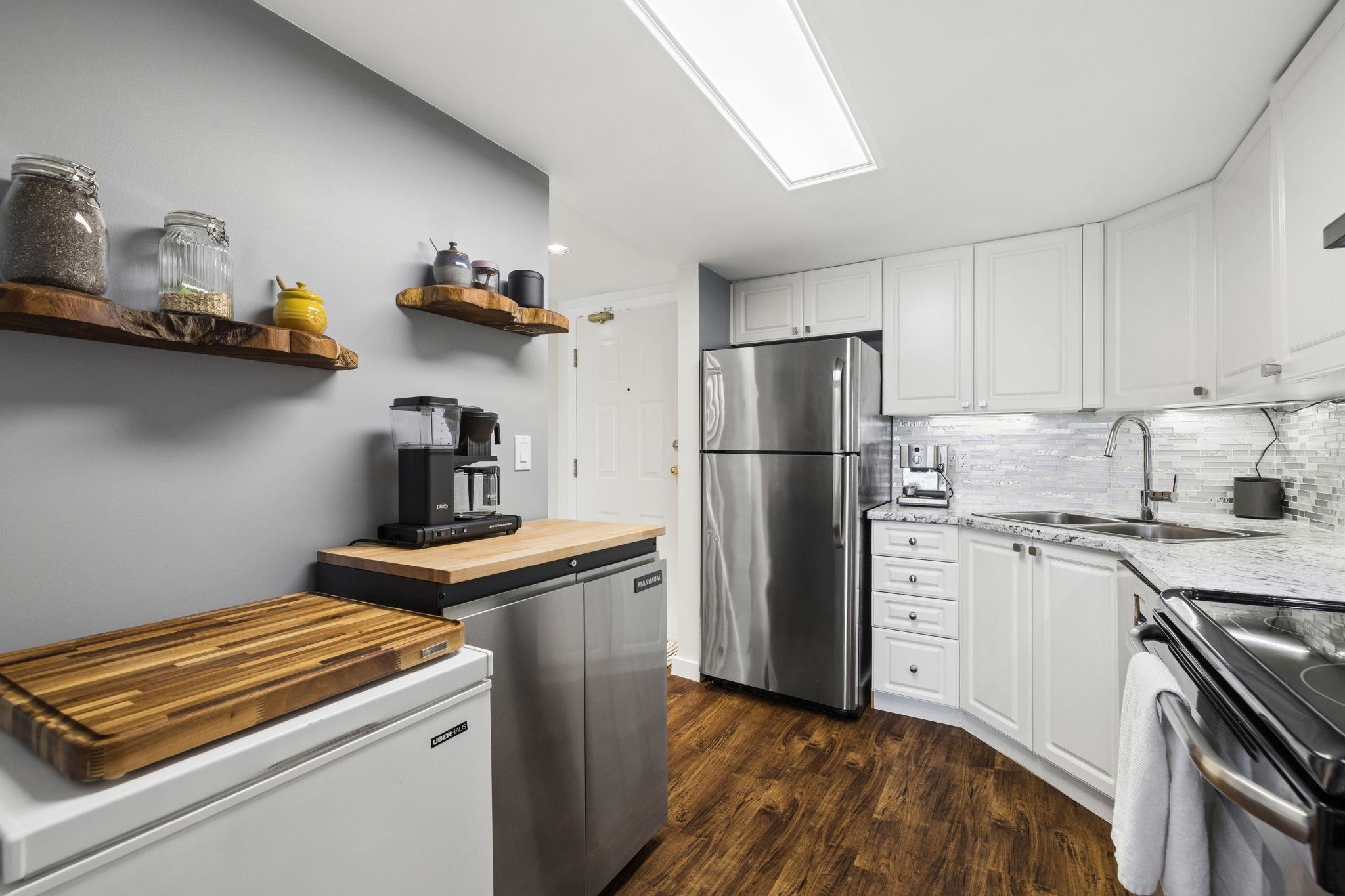 301 1519 GRANT AVENUE Unit: 301