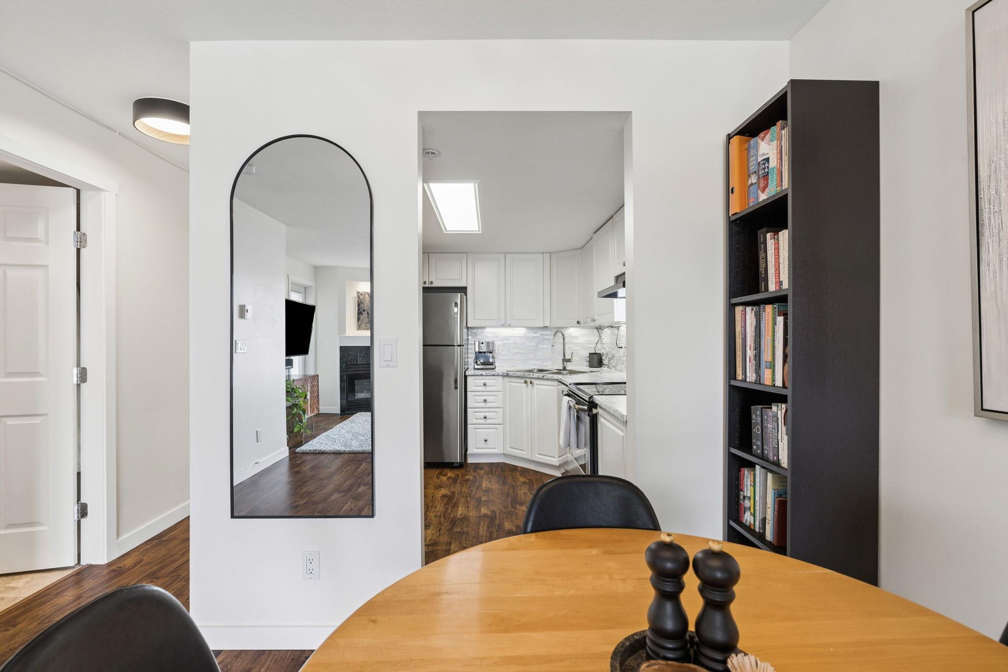 301 1519 GRANT AVENUE Unit: 301