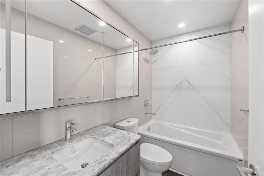 802 1441 JOHNSTON ROAD Unit: 802