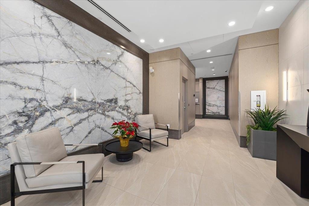 802 1441 JOHNSTON ROAD Unit: 802