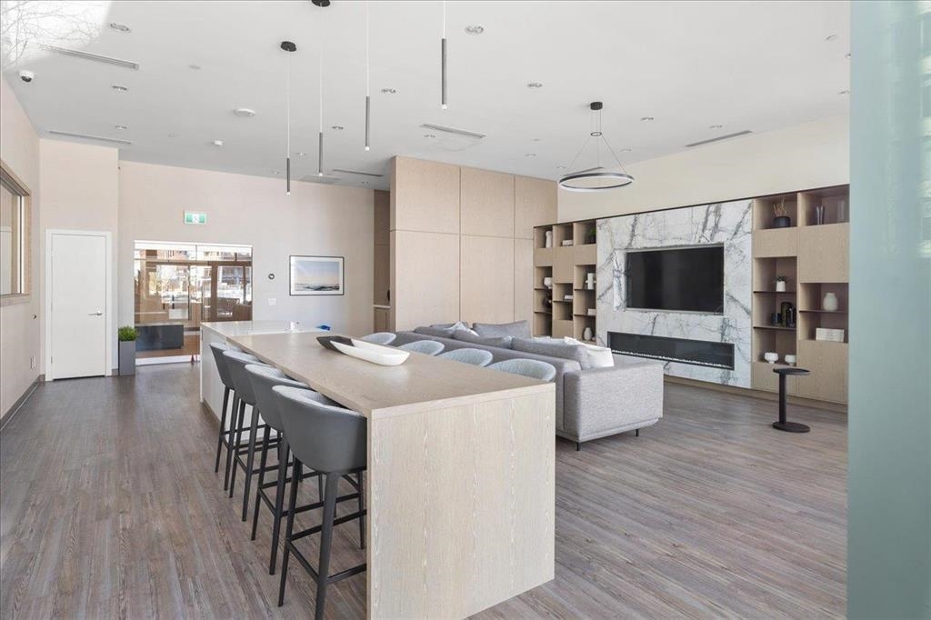 802 1441 JOHNSTON ROAD Unit: 802