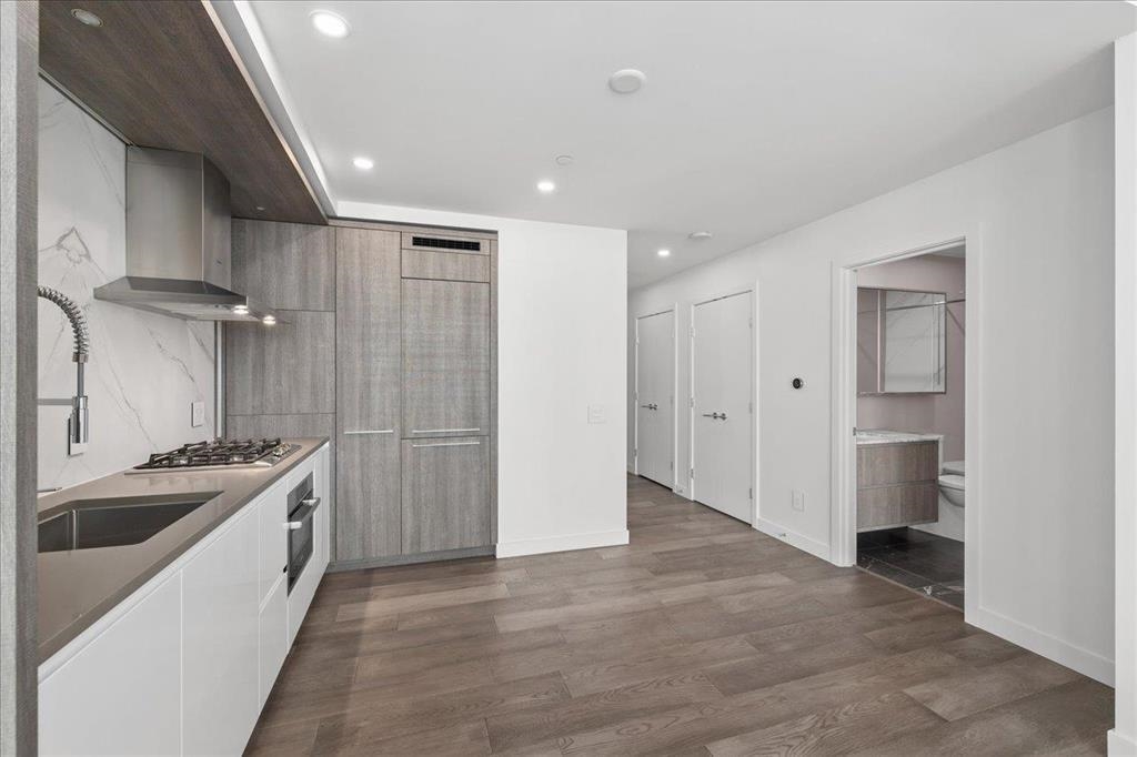 802 1441 JOHNSTON ROAD Unit: 802