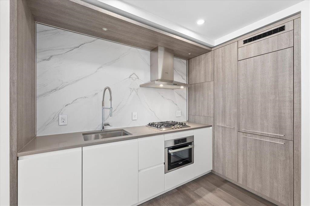 802 1441 JOHNSTON ROAD Unit: 802