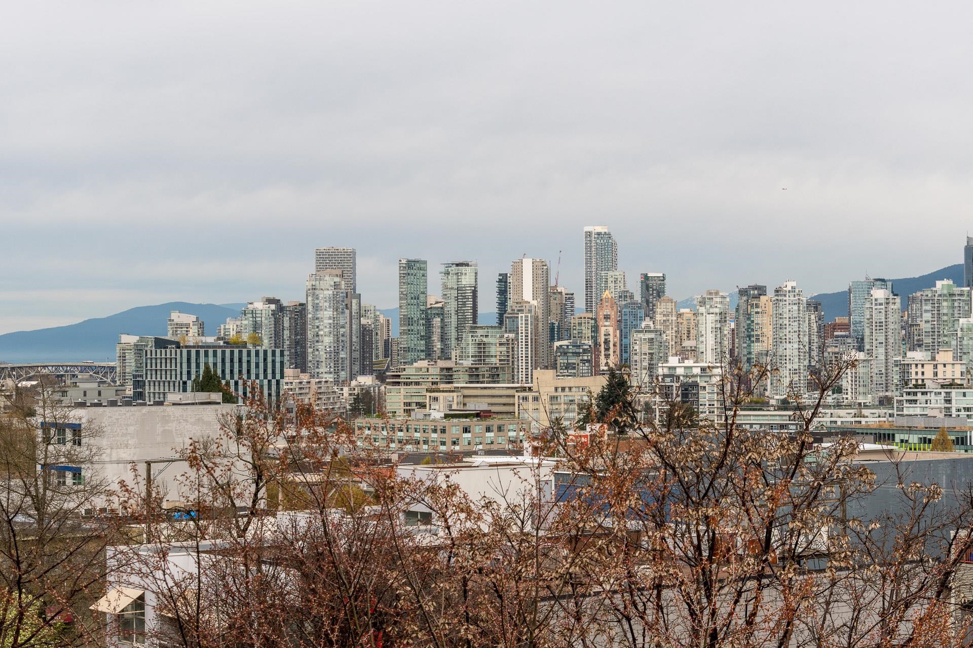 316 2515 ONTARIO STREET Unit: 316