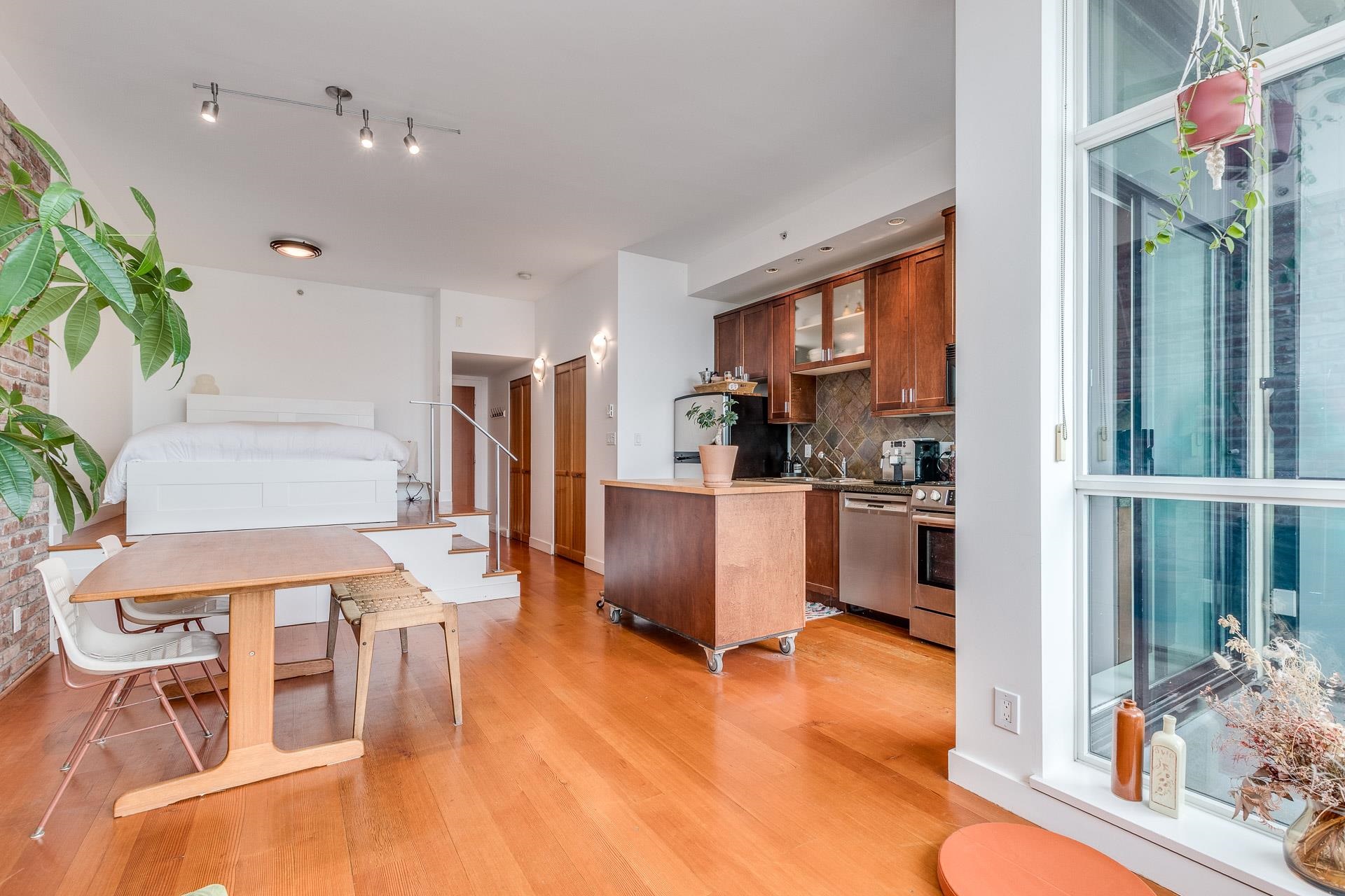 316 2515 ONTARIO STREET Unit: 316