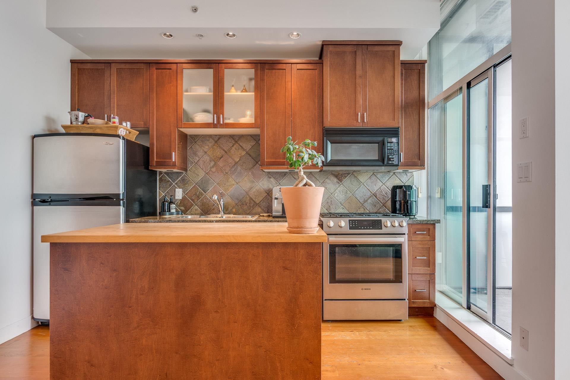 316 2515 ONTARIO STREET Unit: 316