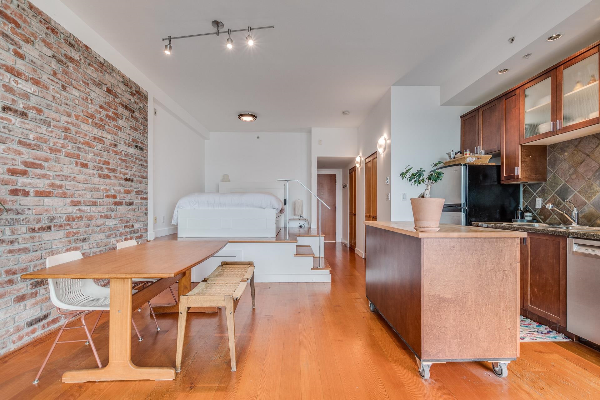 316 2515 ONTARIO STREET Unit: 316