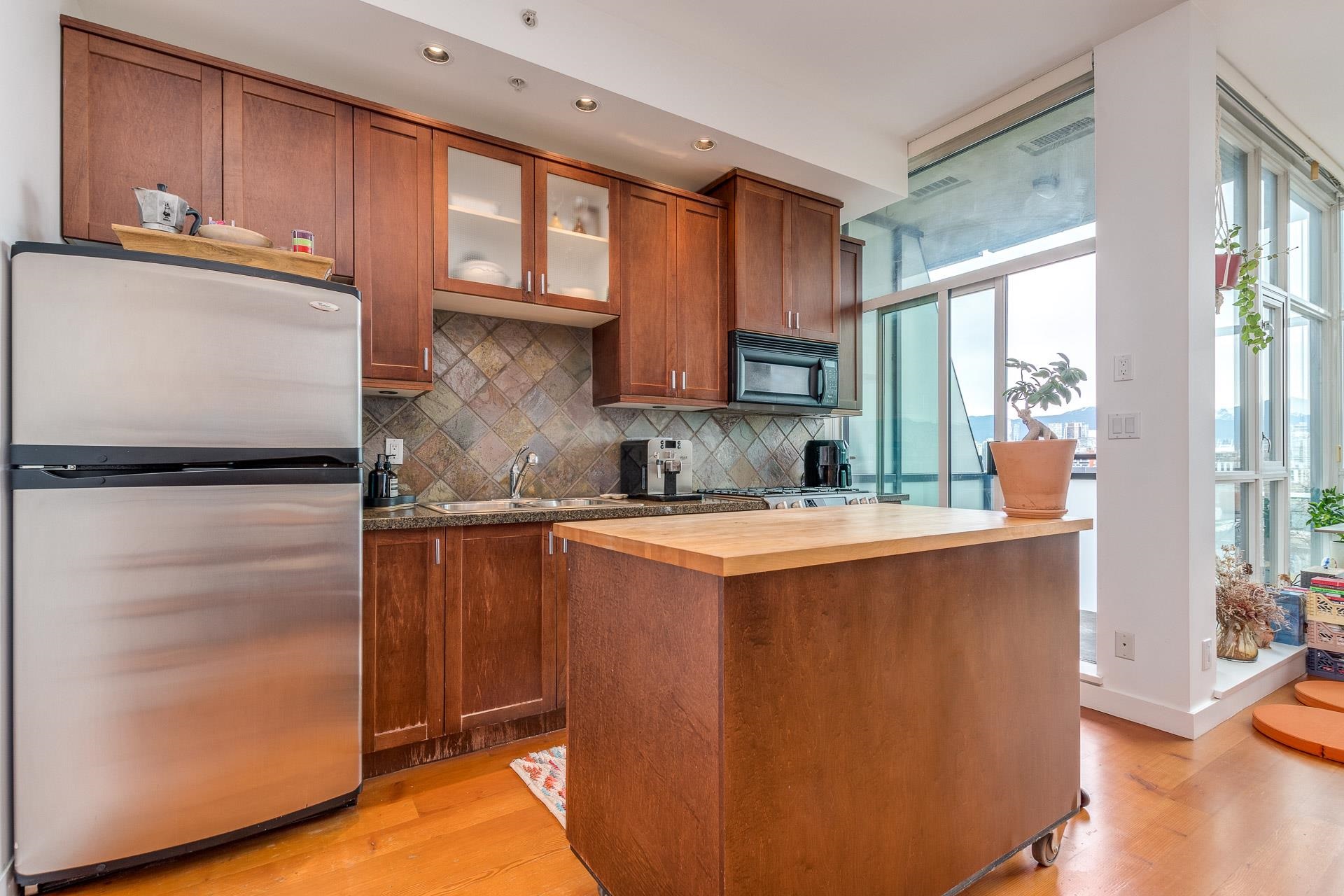 316 2515 ONTARIO STREET Unit: 316