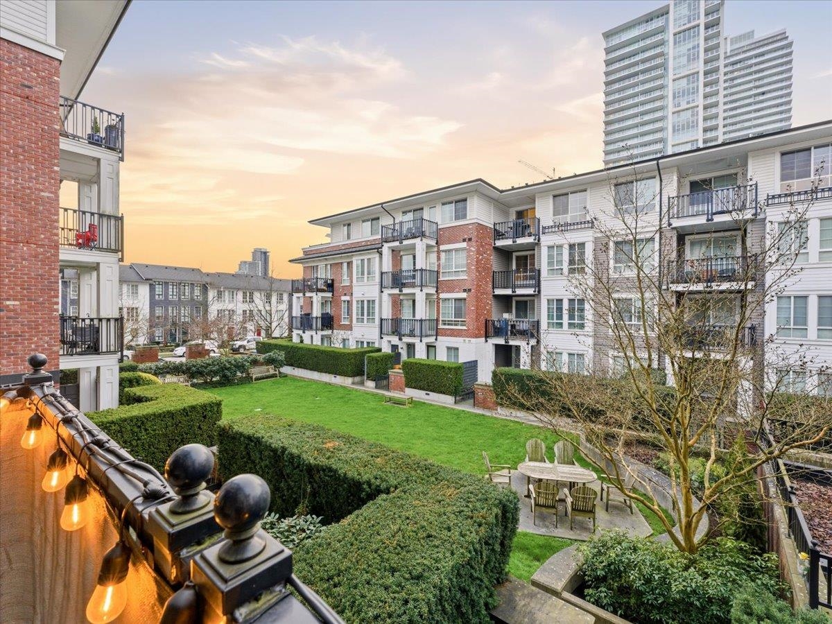 205 553 FOSTER AVENUE Unit: 205