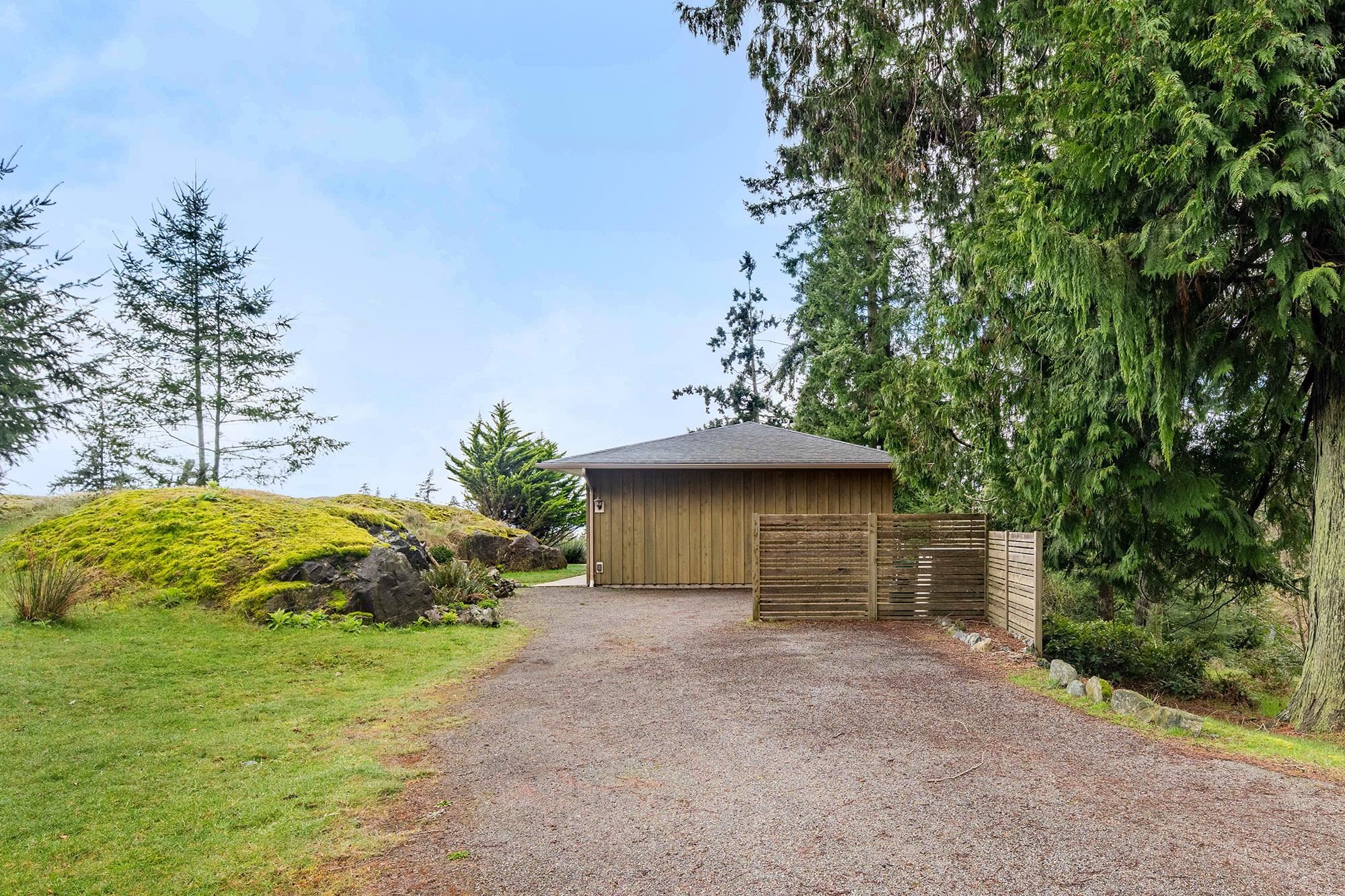 879 SEYMOUR BAY DRIVE