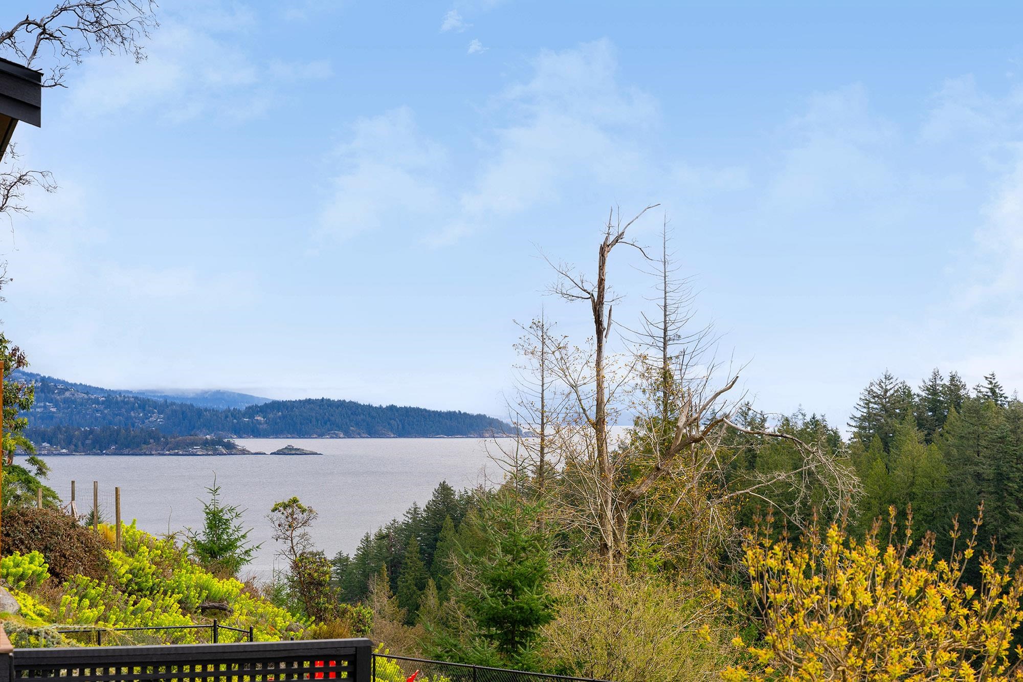 879 SEYMOUR BAY DRIVE