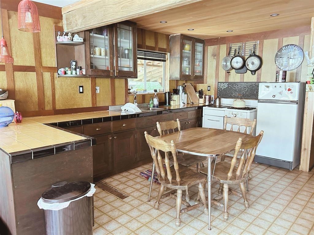 4 DEBECK CREEK