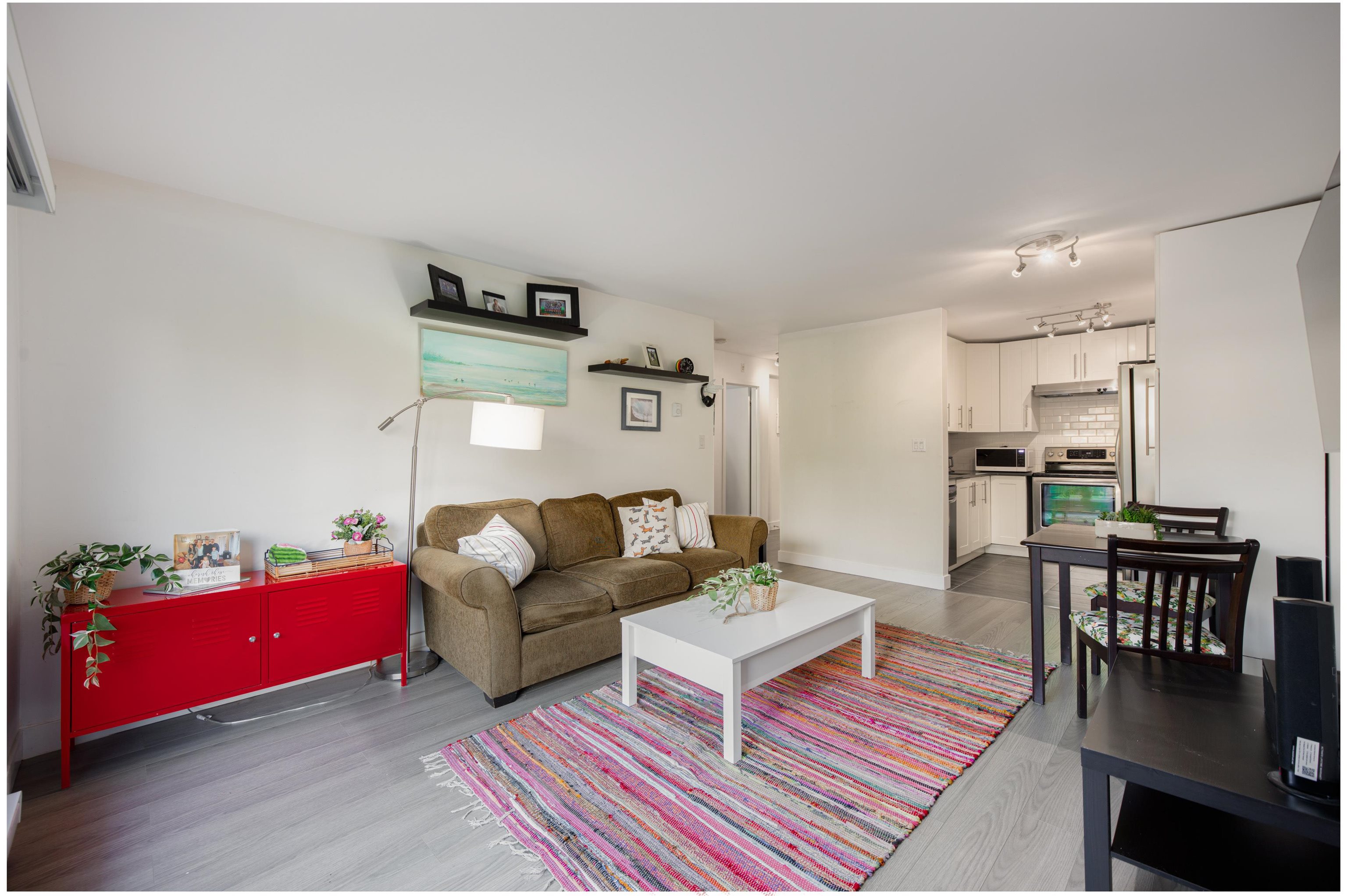 215 251 W 4TH STREET Unit: 215
