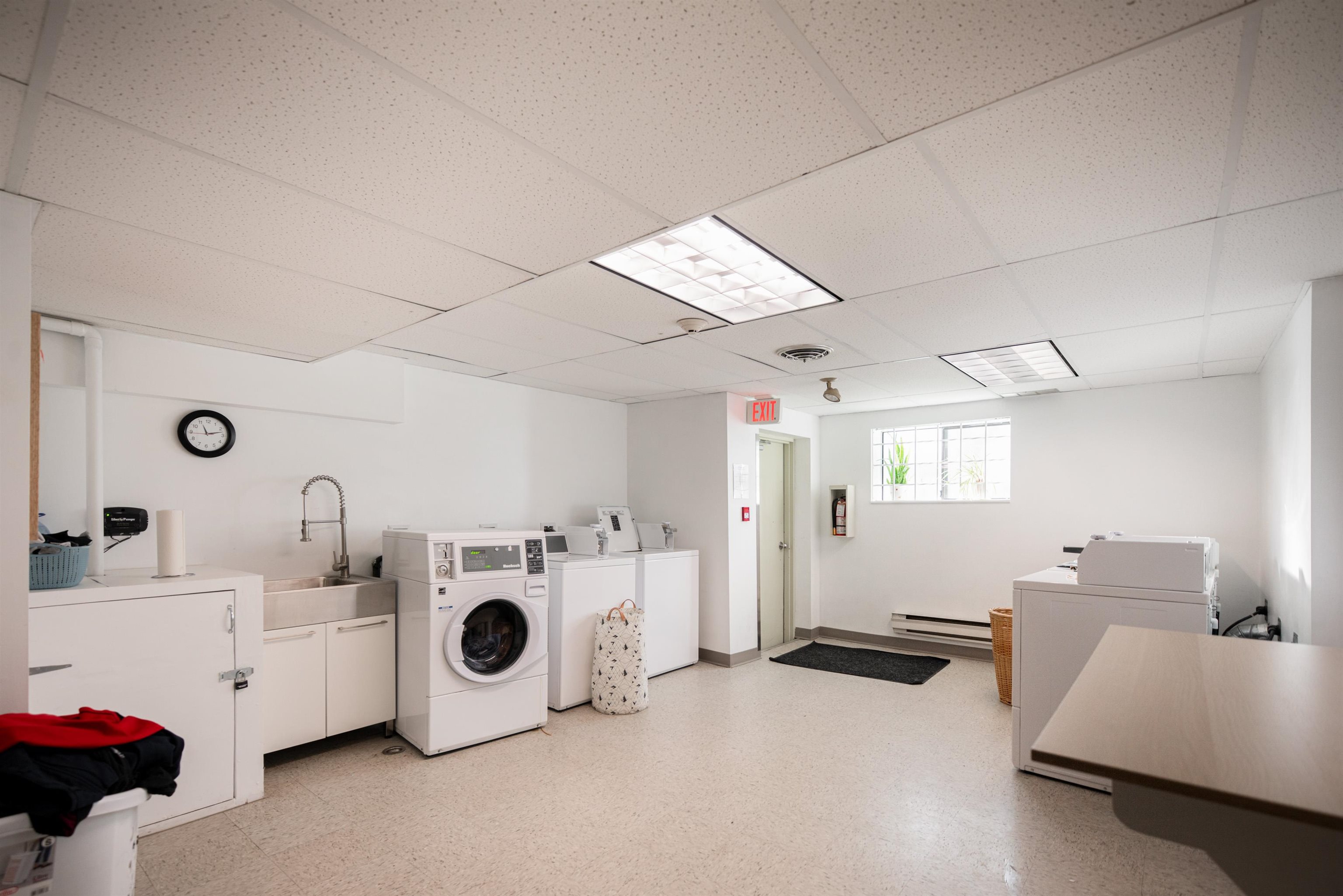215 251 W 4TH STREET Unit: 215