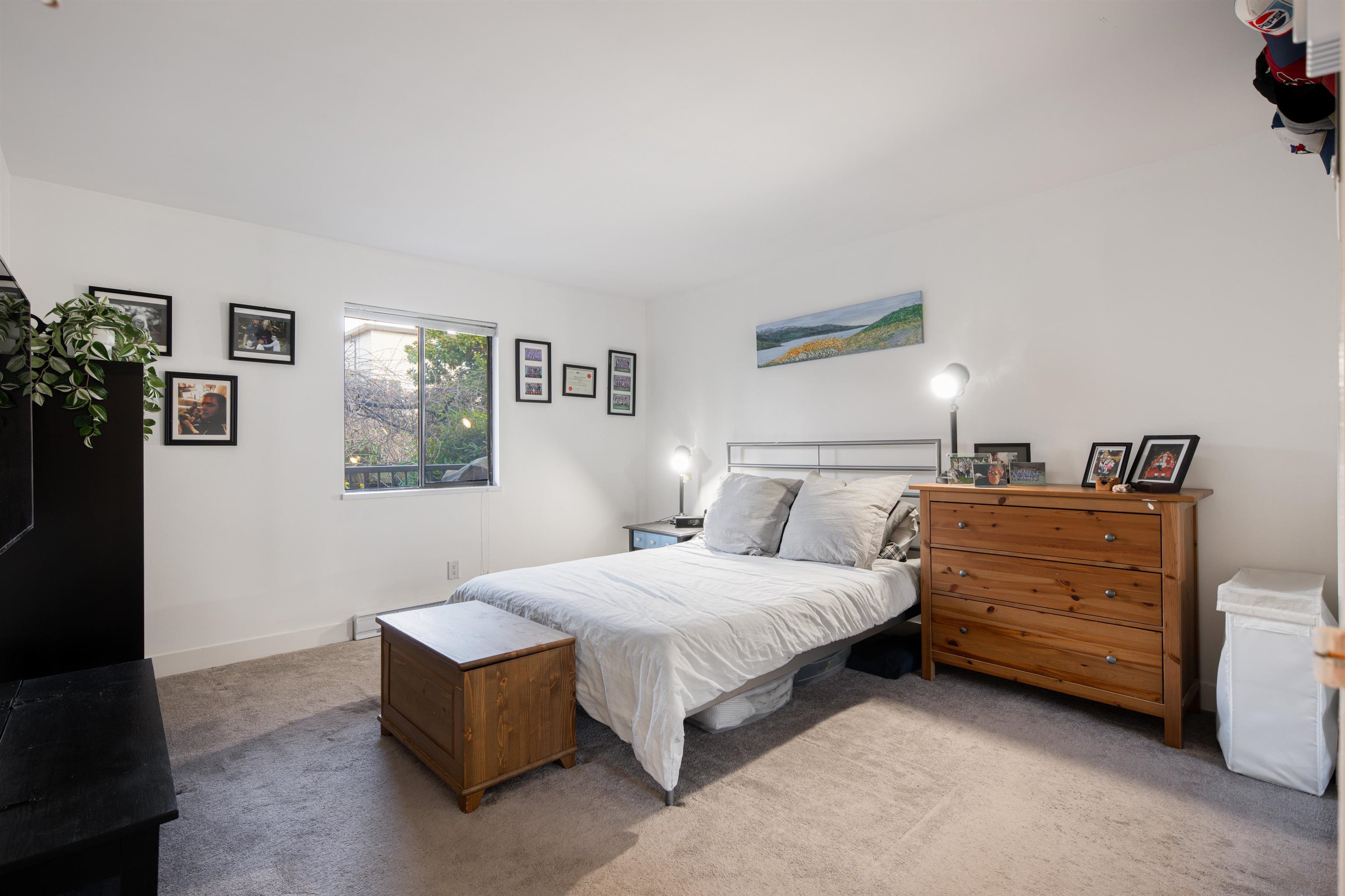 215 251 W 4TH STREET Unit: 215