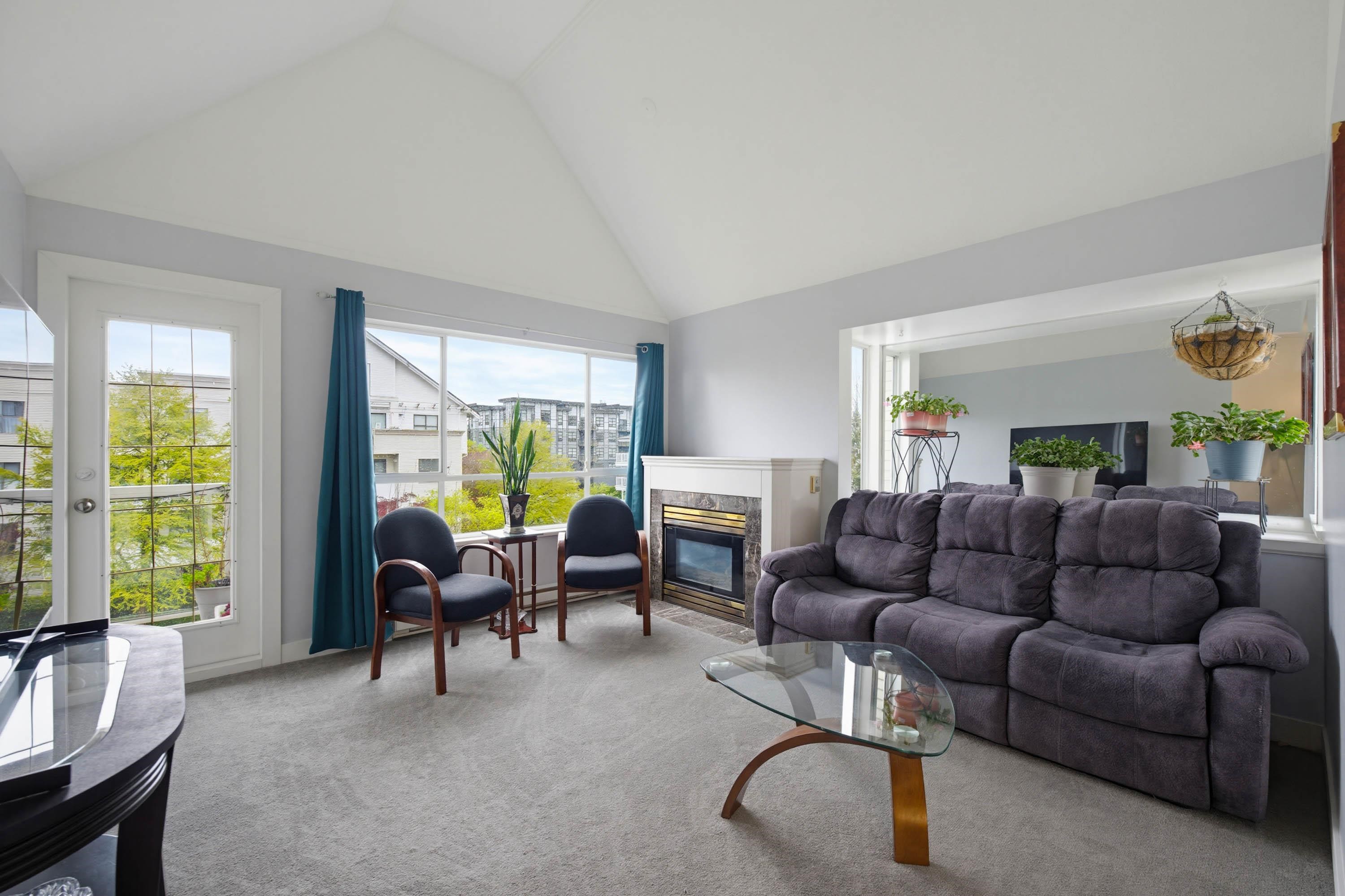 306 20257 54 AVENUE Unit: 306