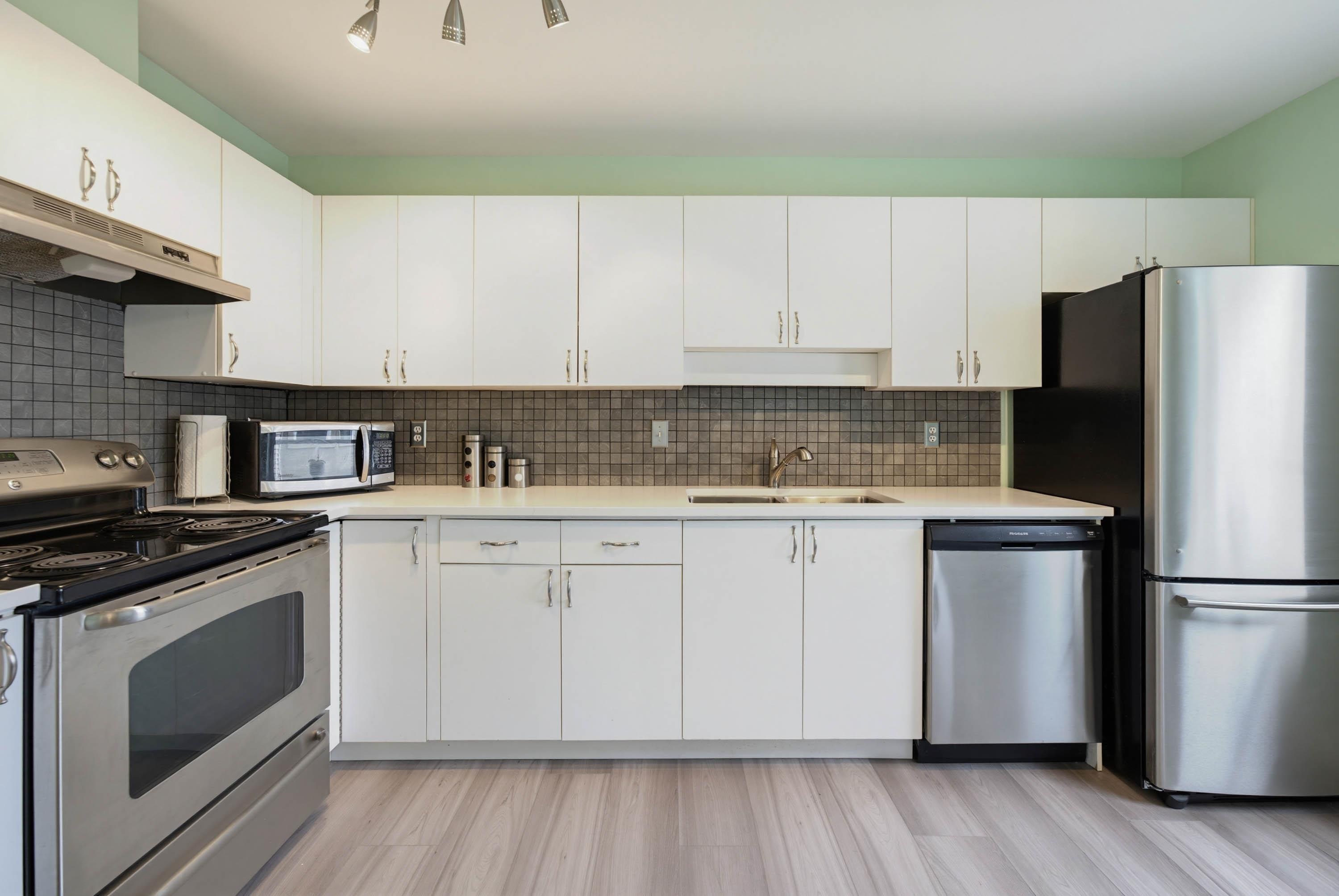 306 20257 54 AVENUE Unit: 306