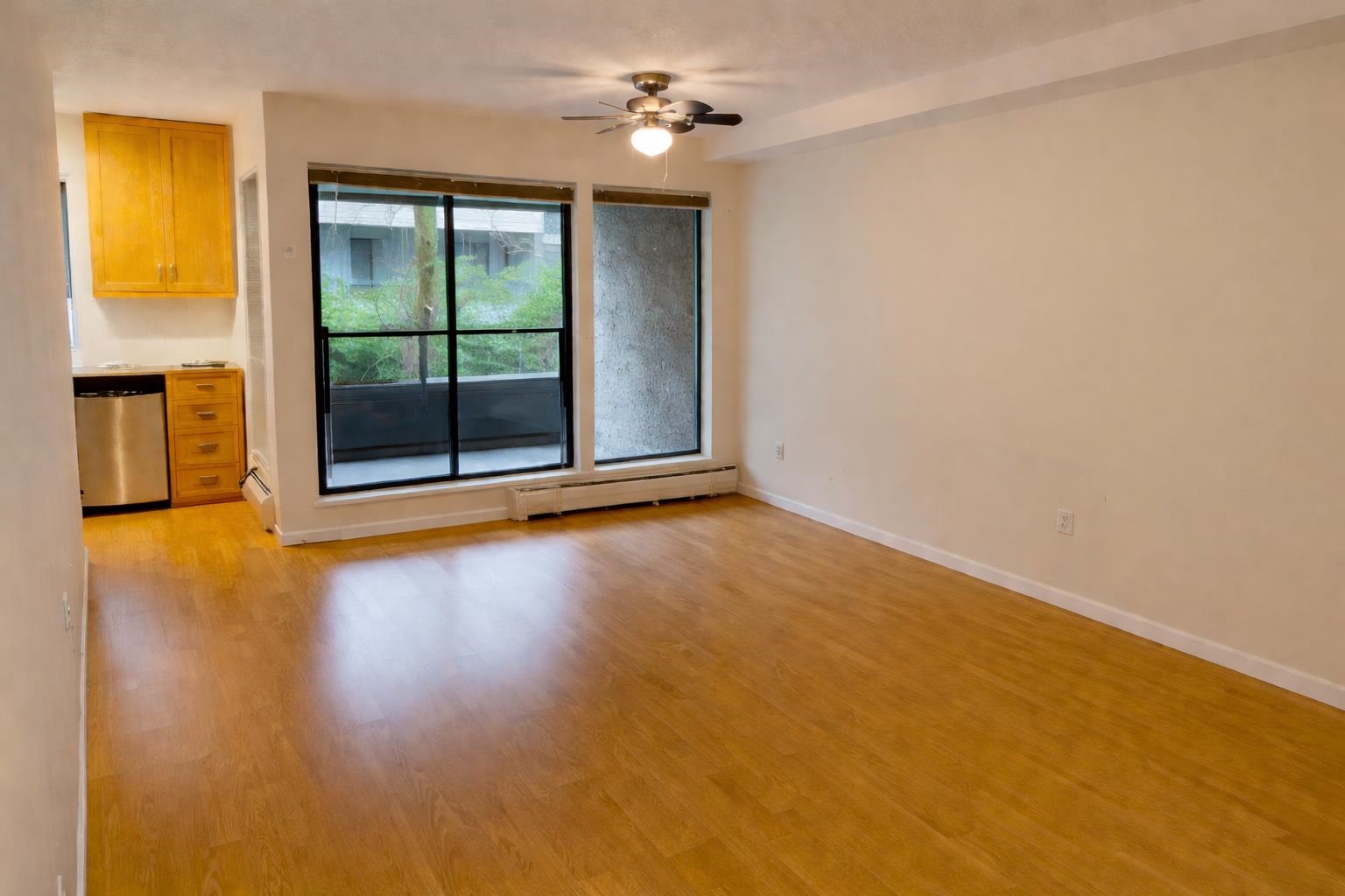 105 8460 ACKROYD ROAD Unit: 105