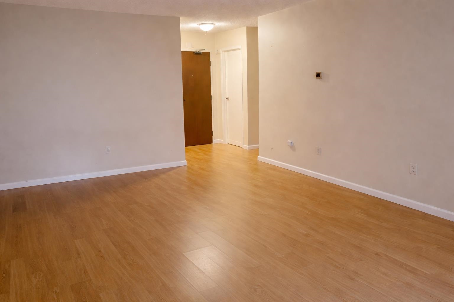 105 8460 ACKROYD ROAD Unit: 105