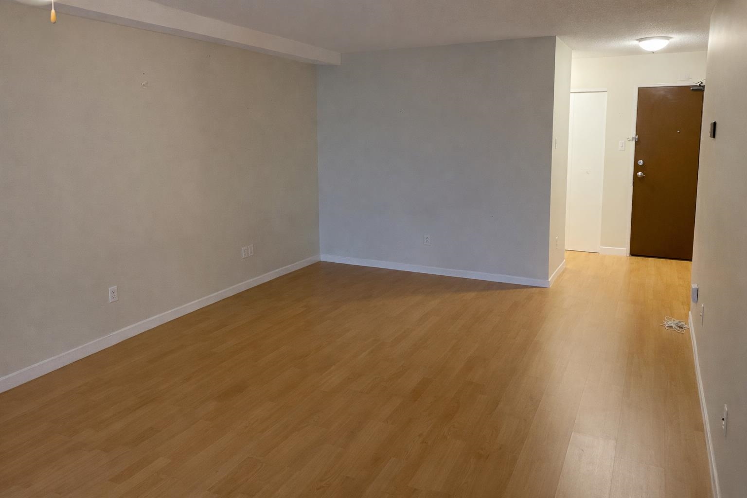105 8460 ACKROYD ROAD Unit: 105