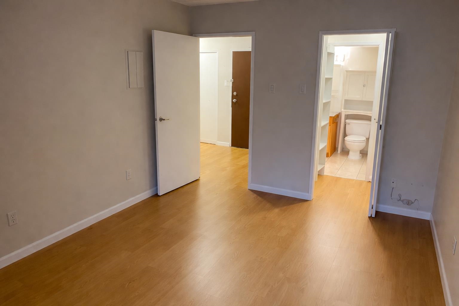 105 8460 ACKROYD ROAD Unit: 105