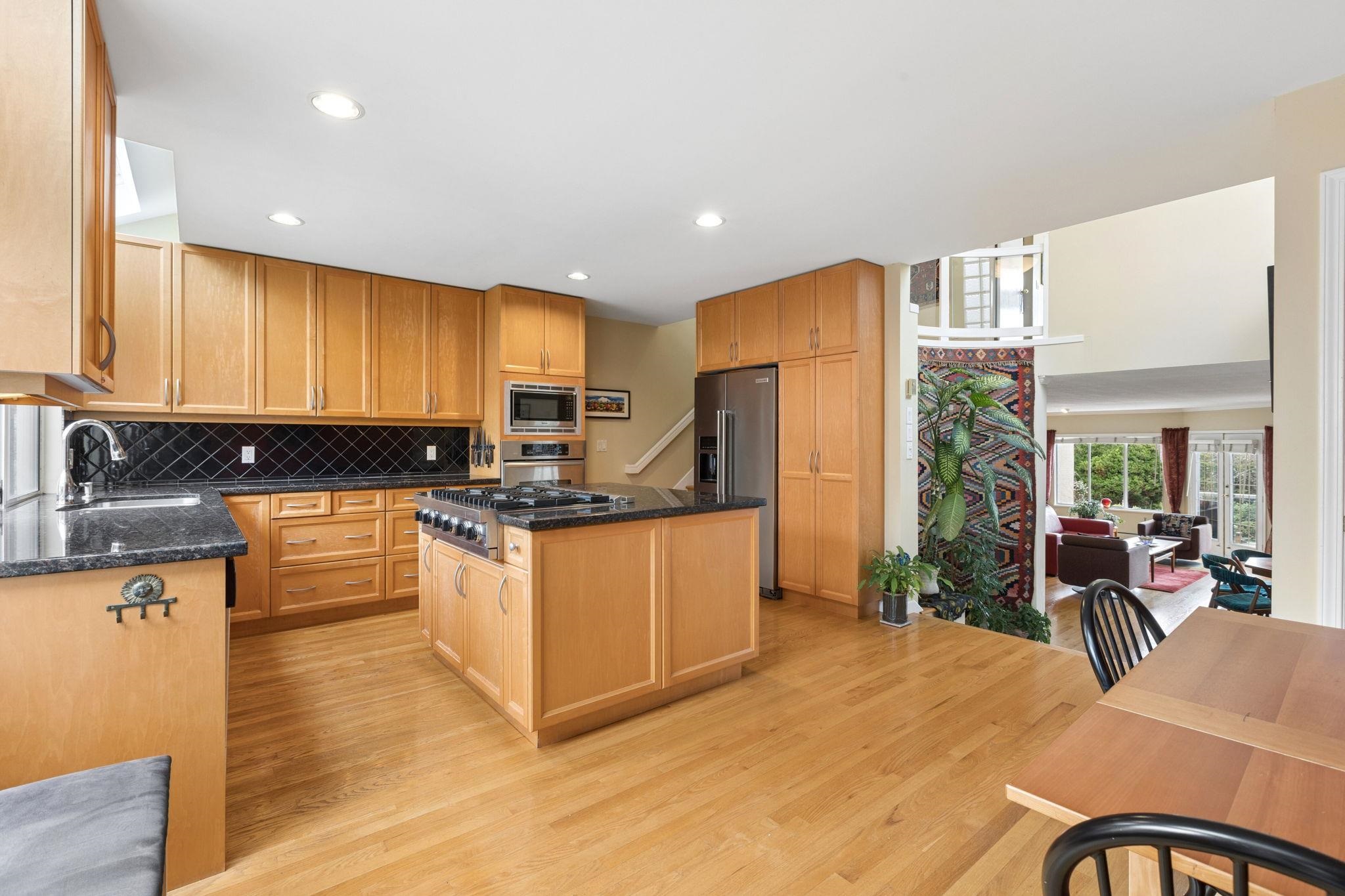 2333 BELLEVUE AVENUE