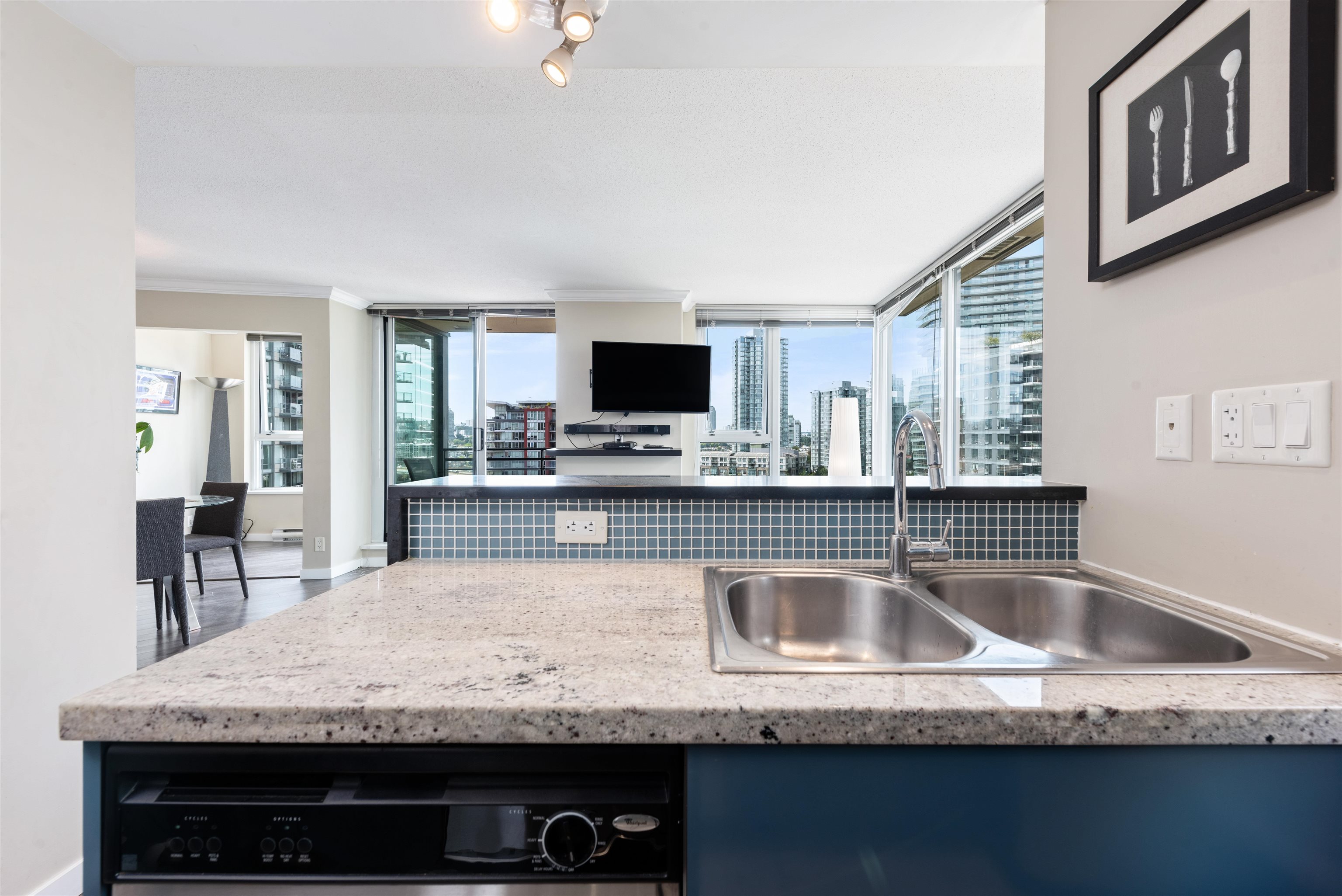 1606 33 SMITHE STREET Unit: 1606