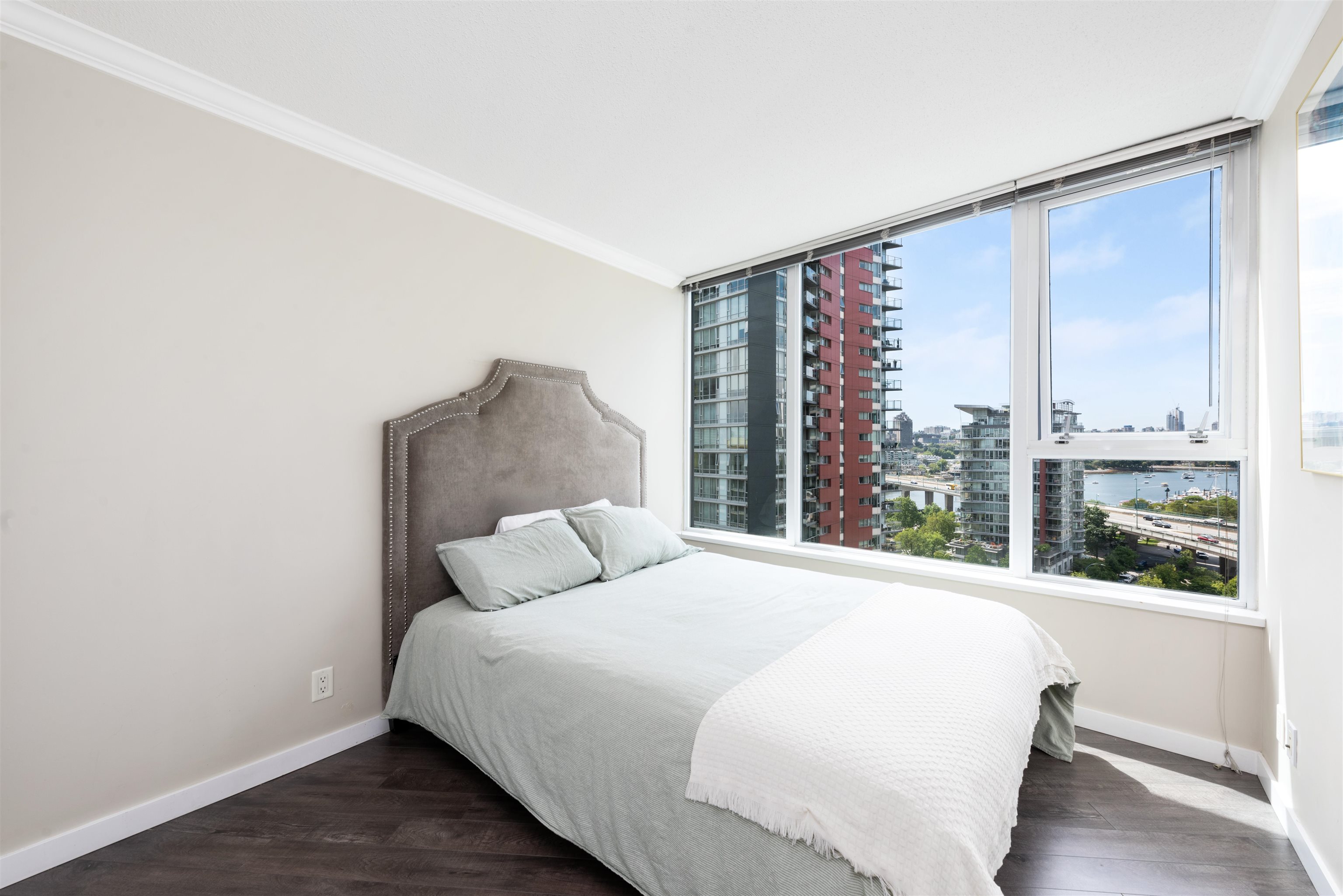 1606 33 SMITHE STREET Unit: 1606