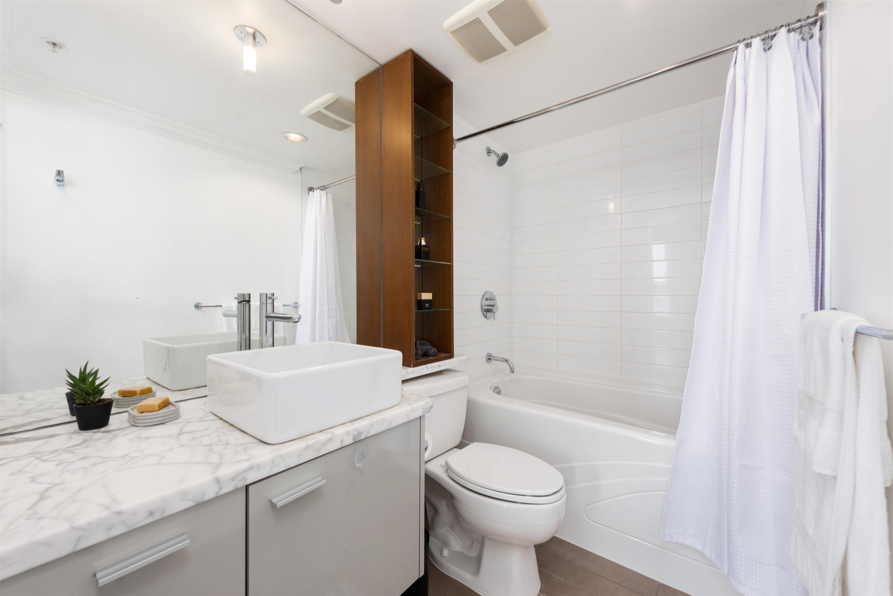 1606 33 SMITHE STREET Unit: 1606