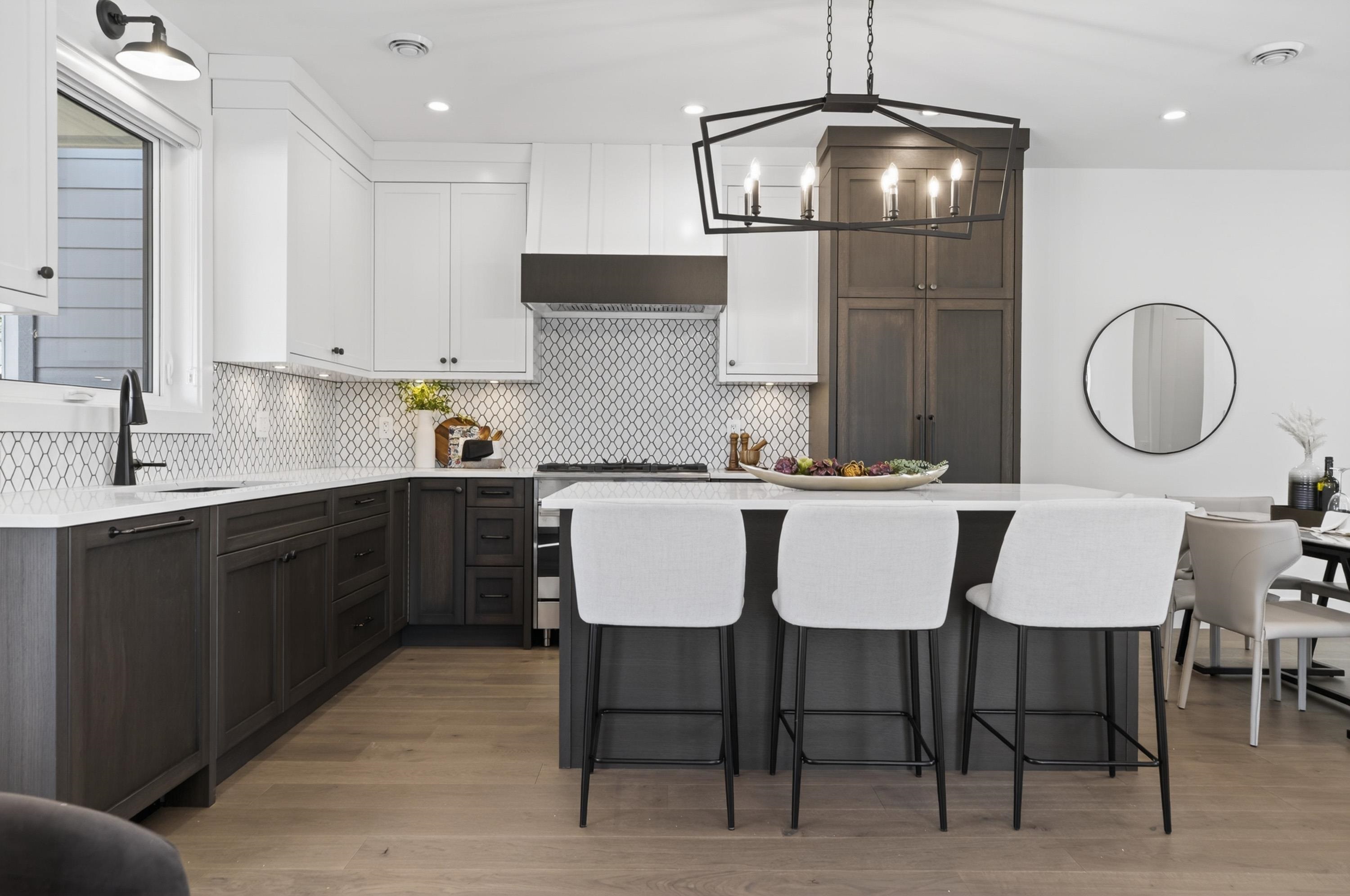 2 902 FIRST STREET Unit: 2