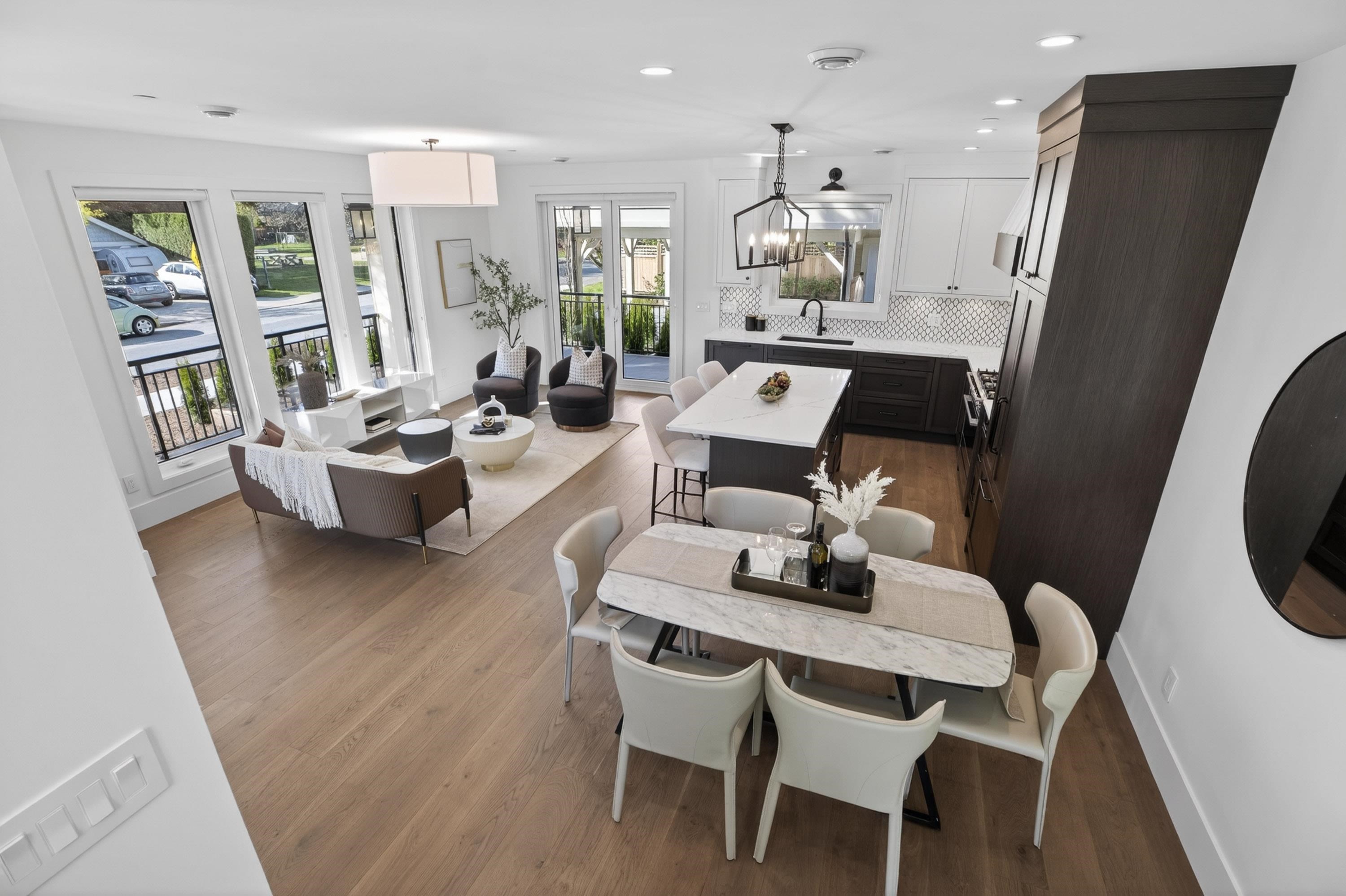 2 902 FIRST STREET Unit: 2
