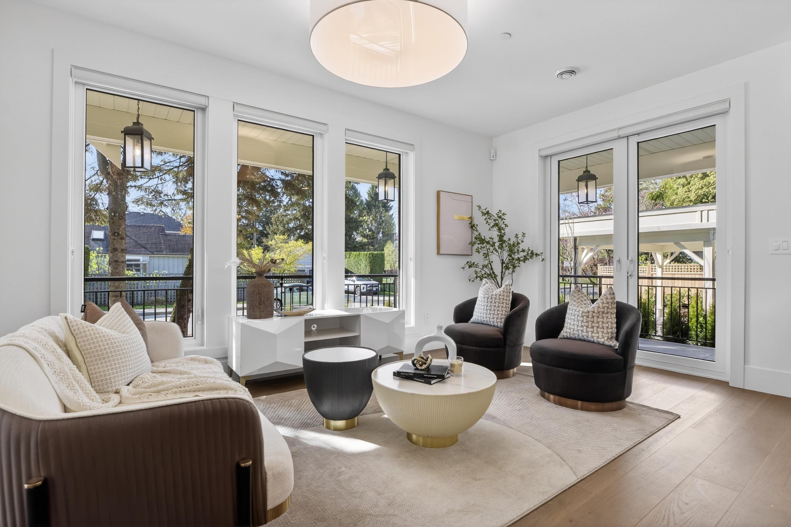 2 902 FIRST STREET Unit: 2