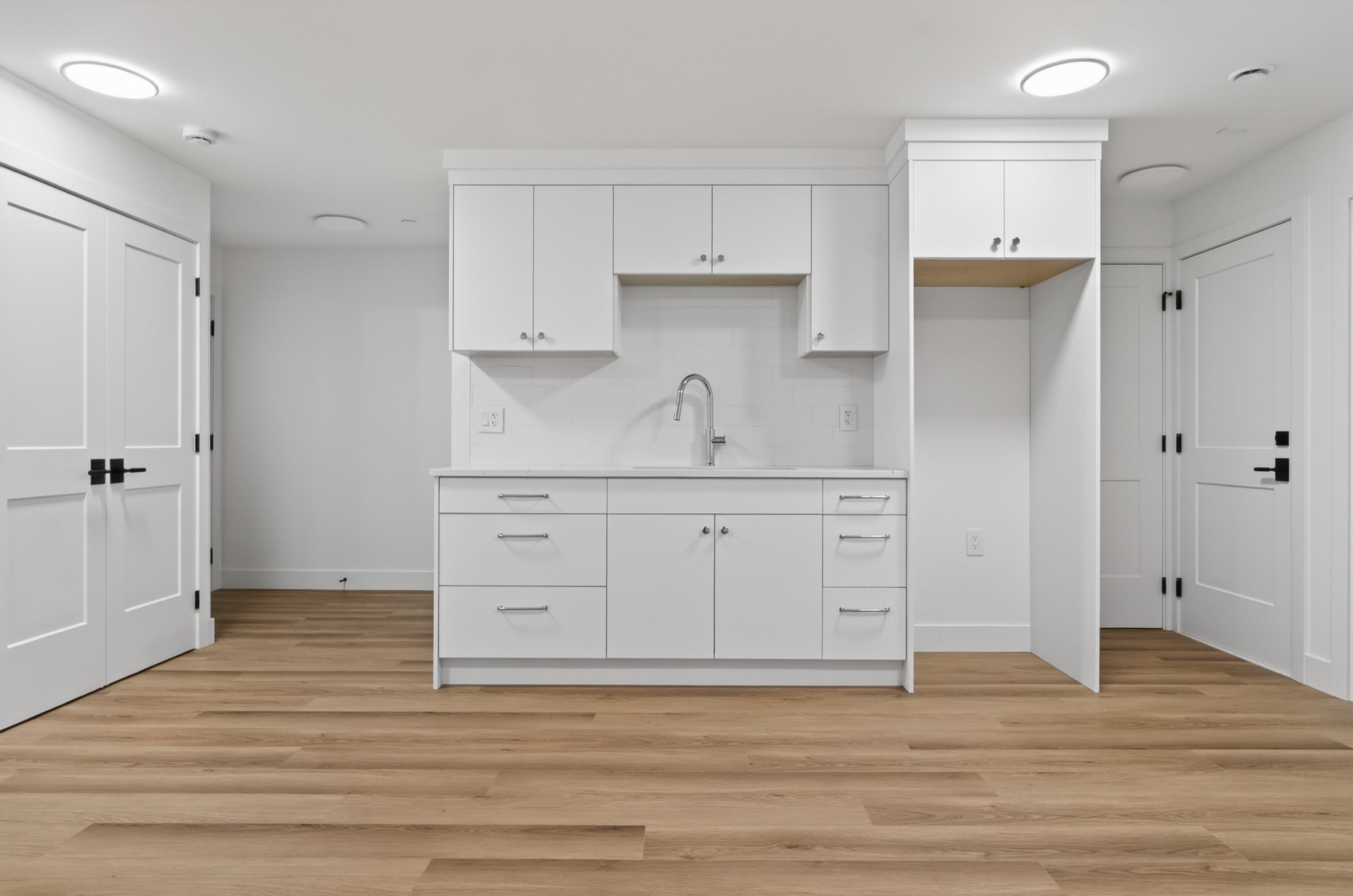 2 902 FIRST STREET Unit: 2
