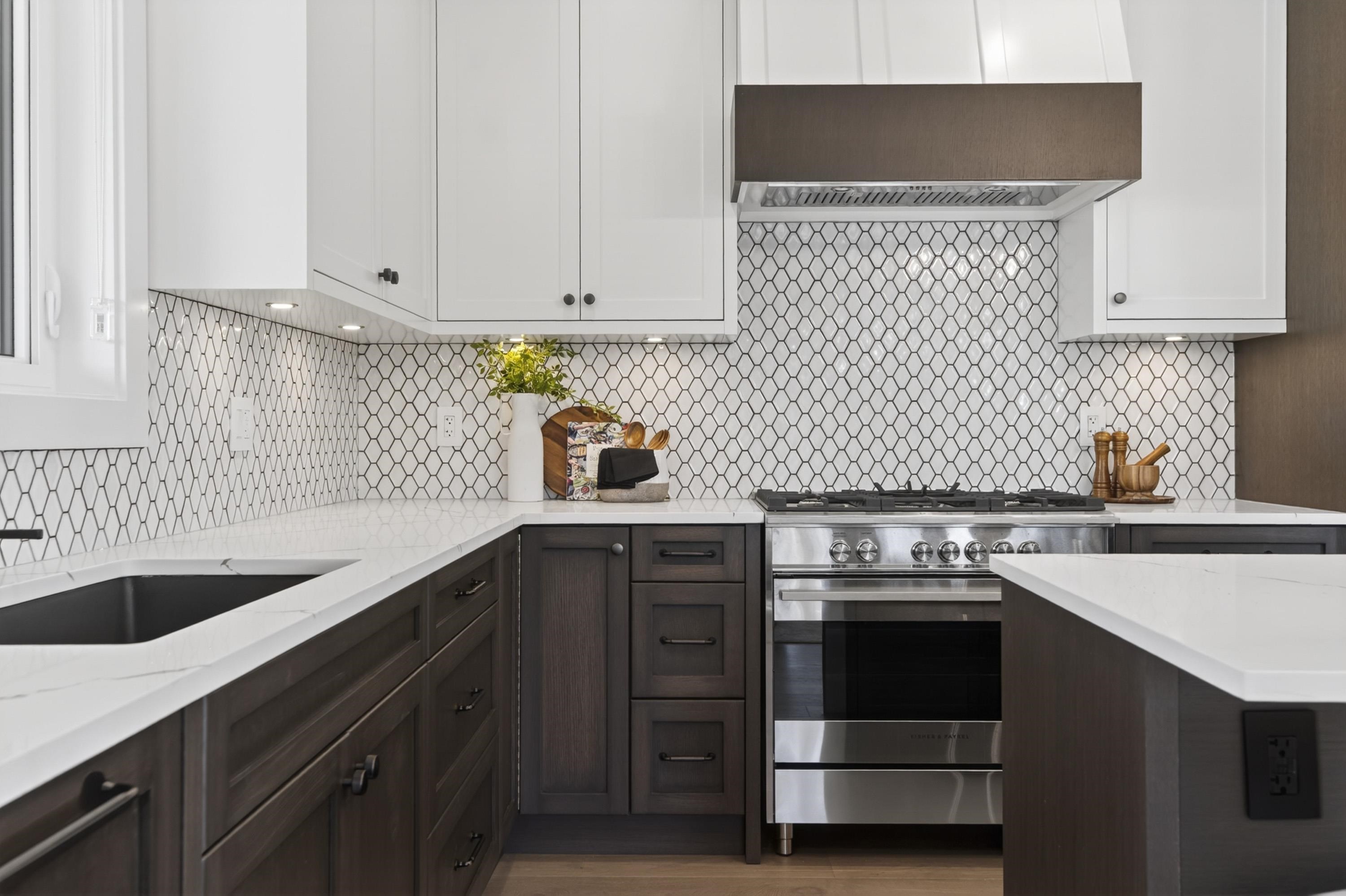 2 902 FIRST STREET Unit: 2