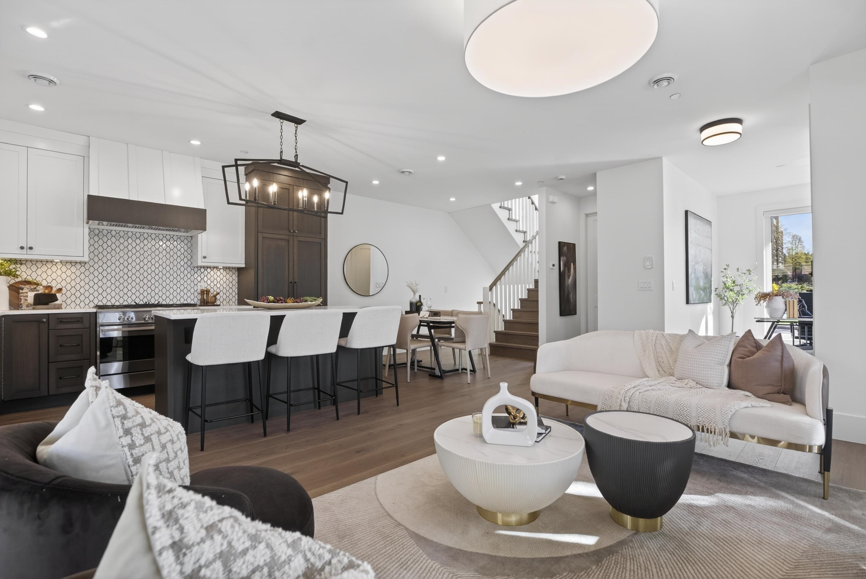 2 902 FIRST STREET Unit: 2