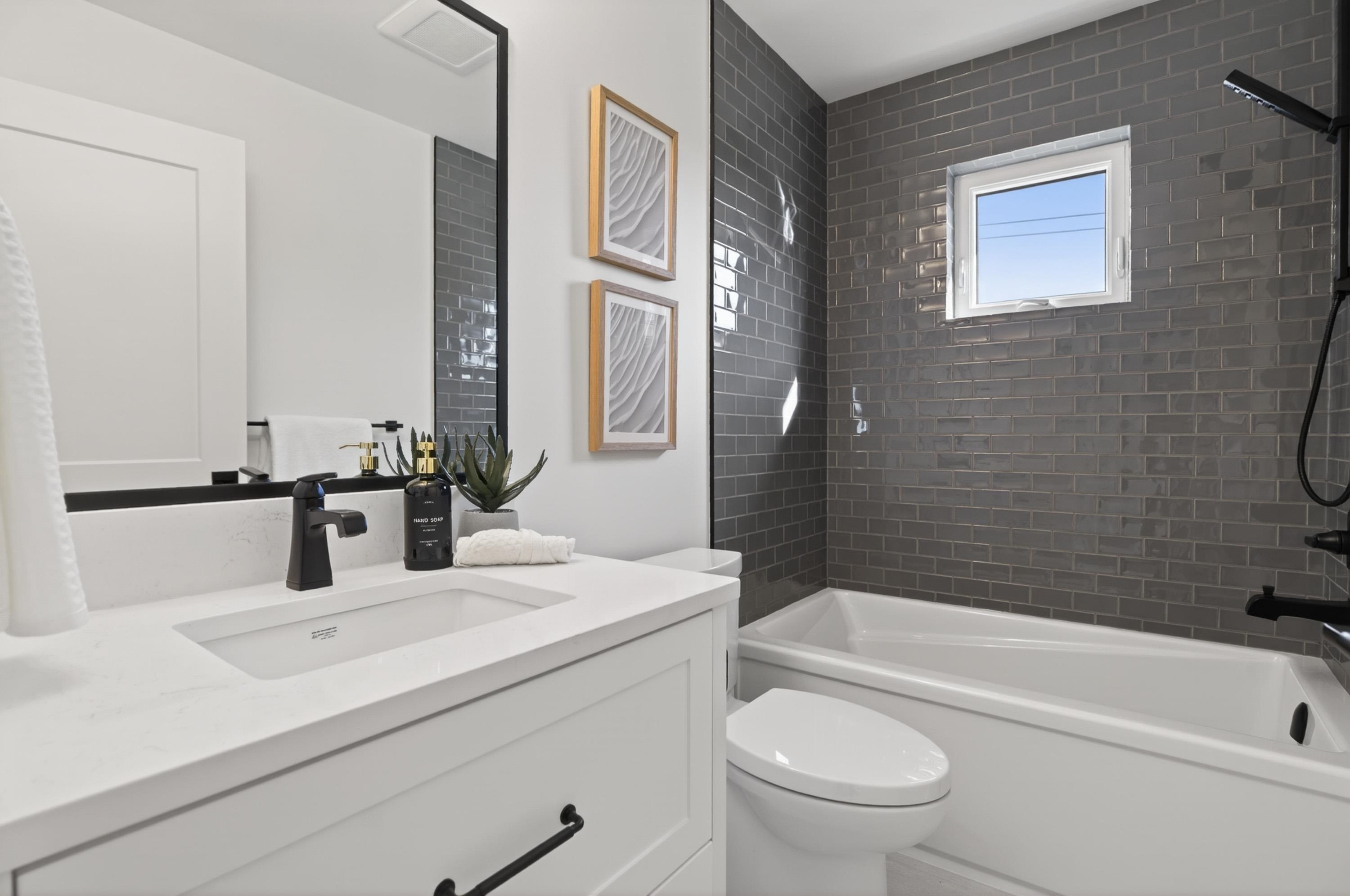 2 902 FIRST STREET Unit: 2