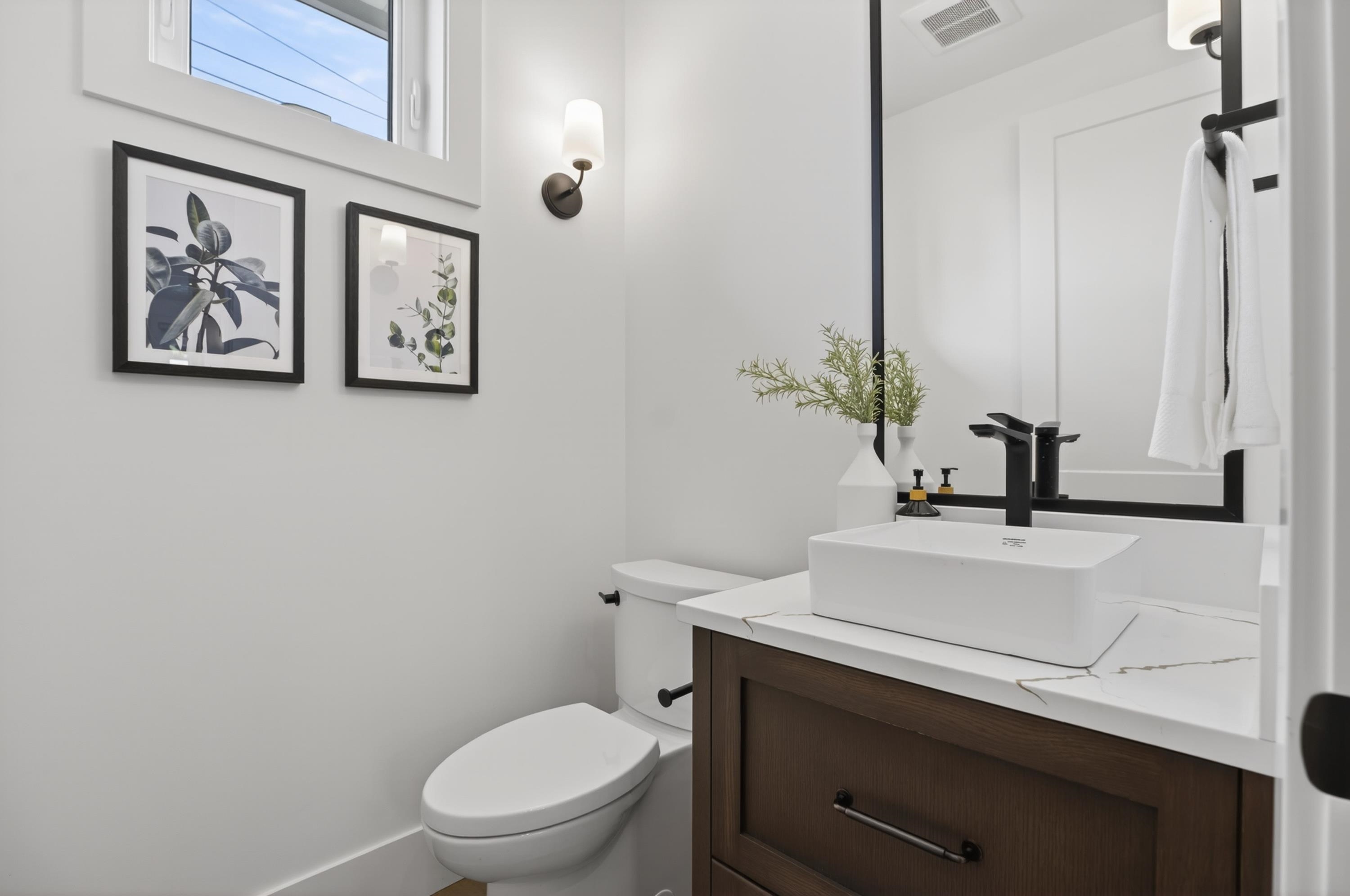 2 902 FIRST STREET Unit: 2