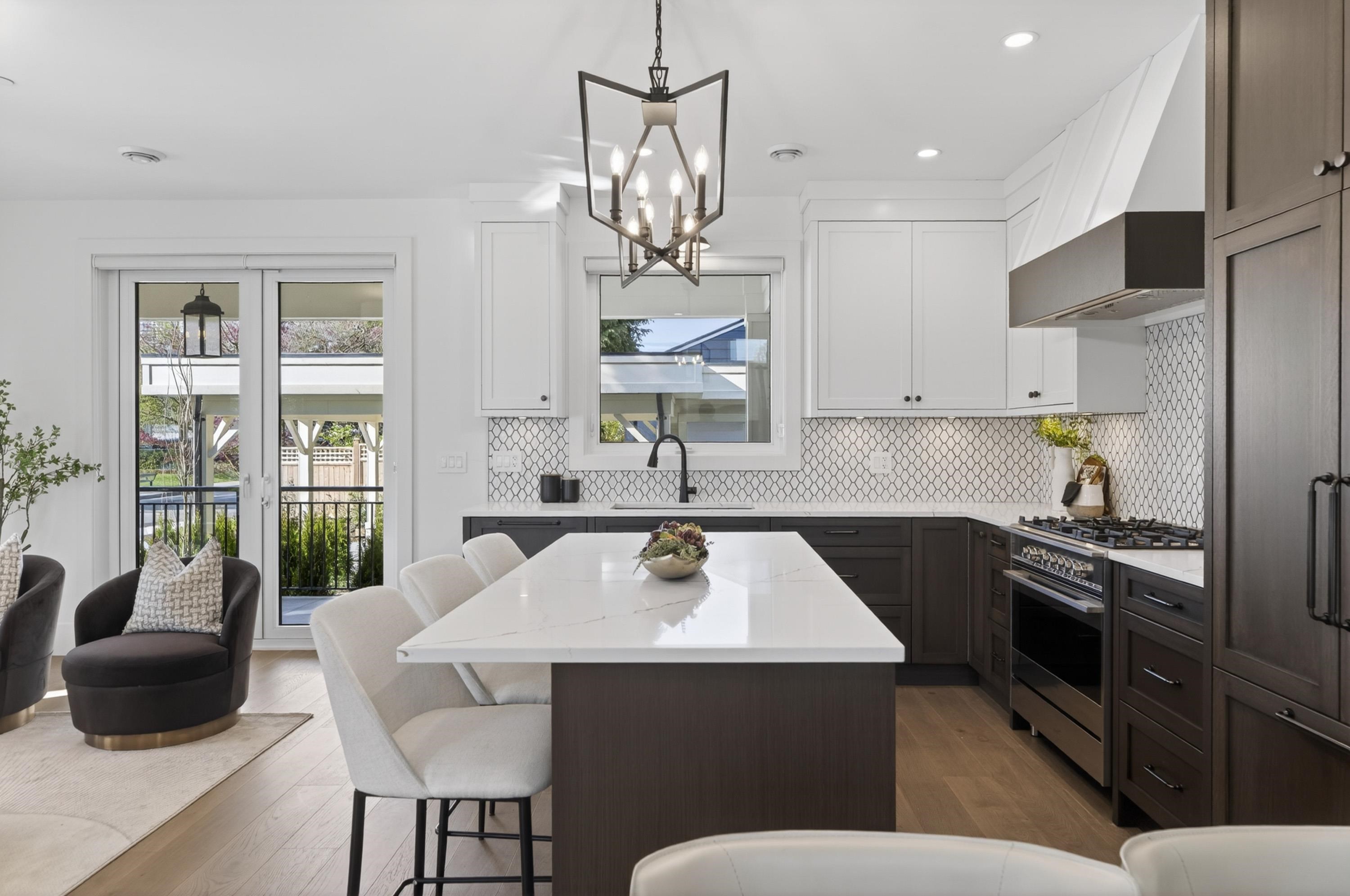 2 902 FIRST STREET Unit: 2