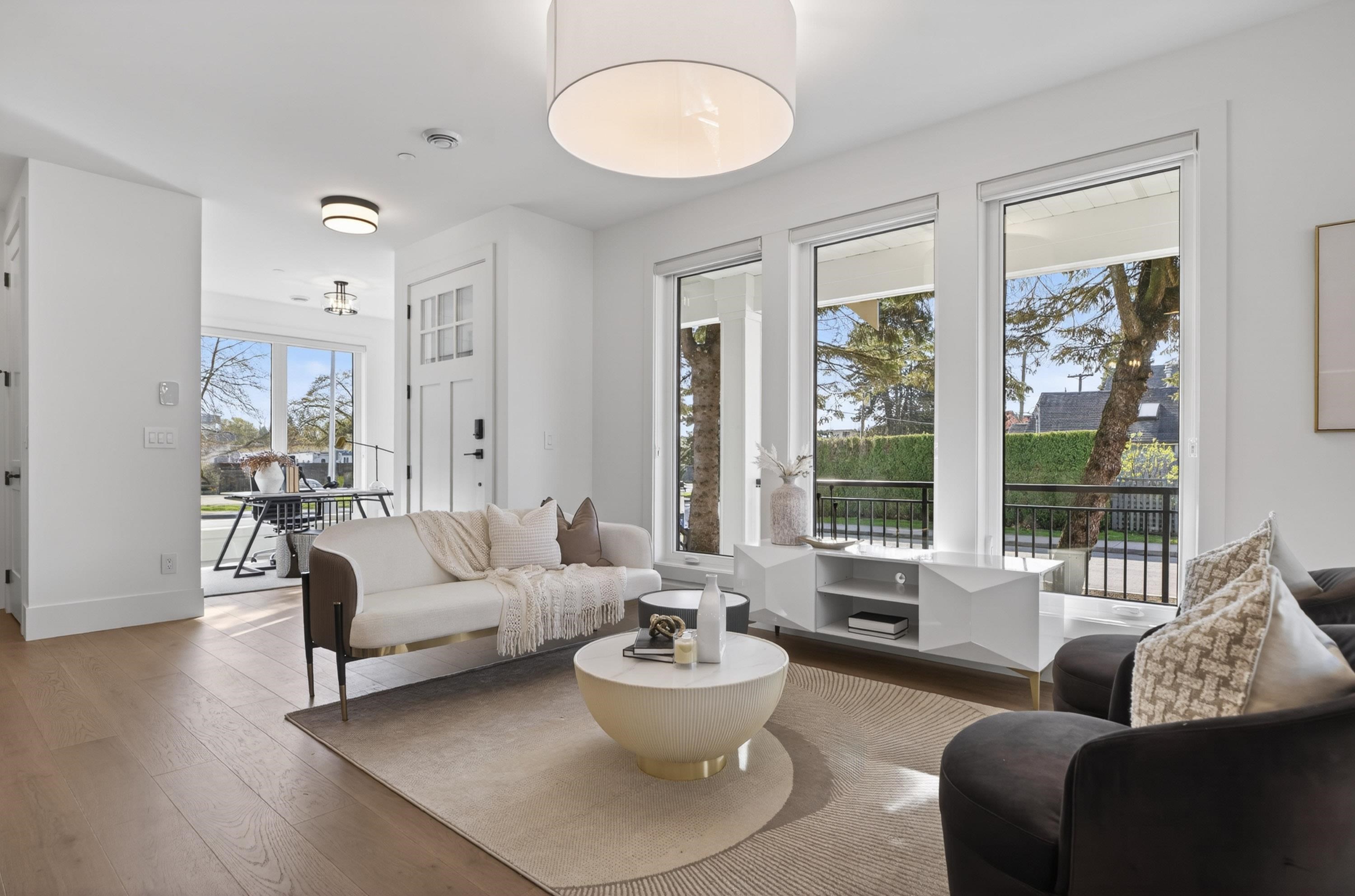 2 902 FIRST STREET Unit: 2