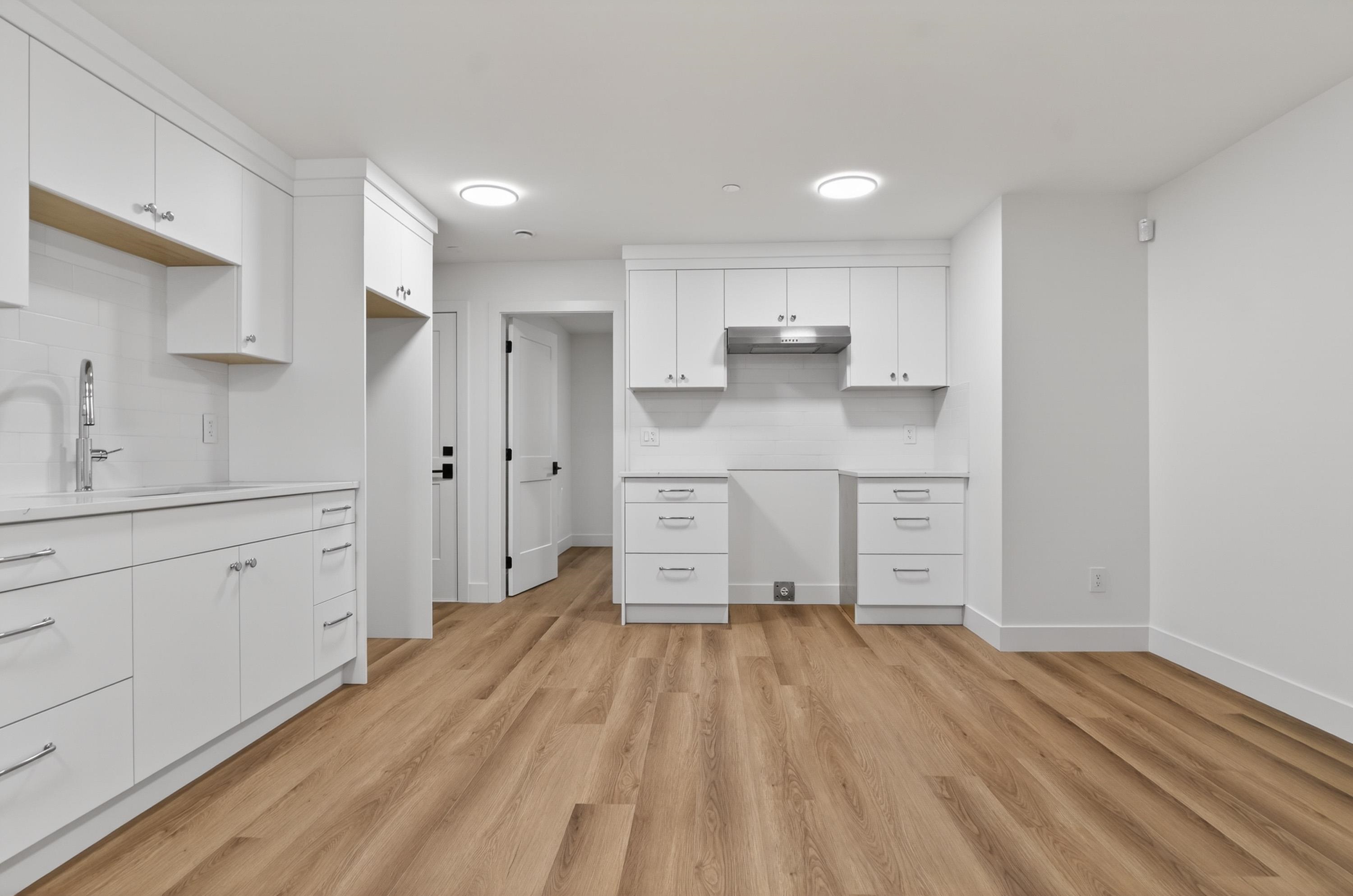 2 902 FIRST STREET Unit: 2