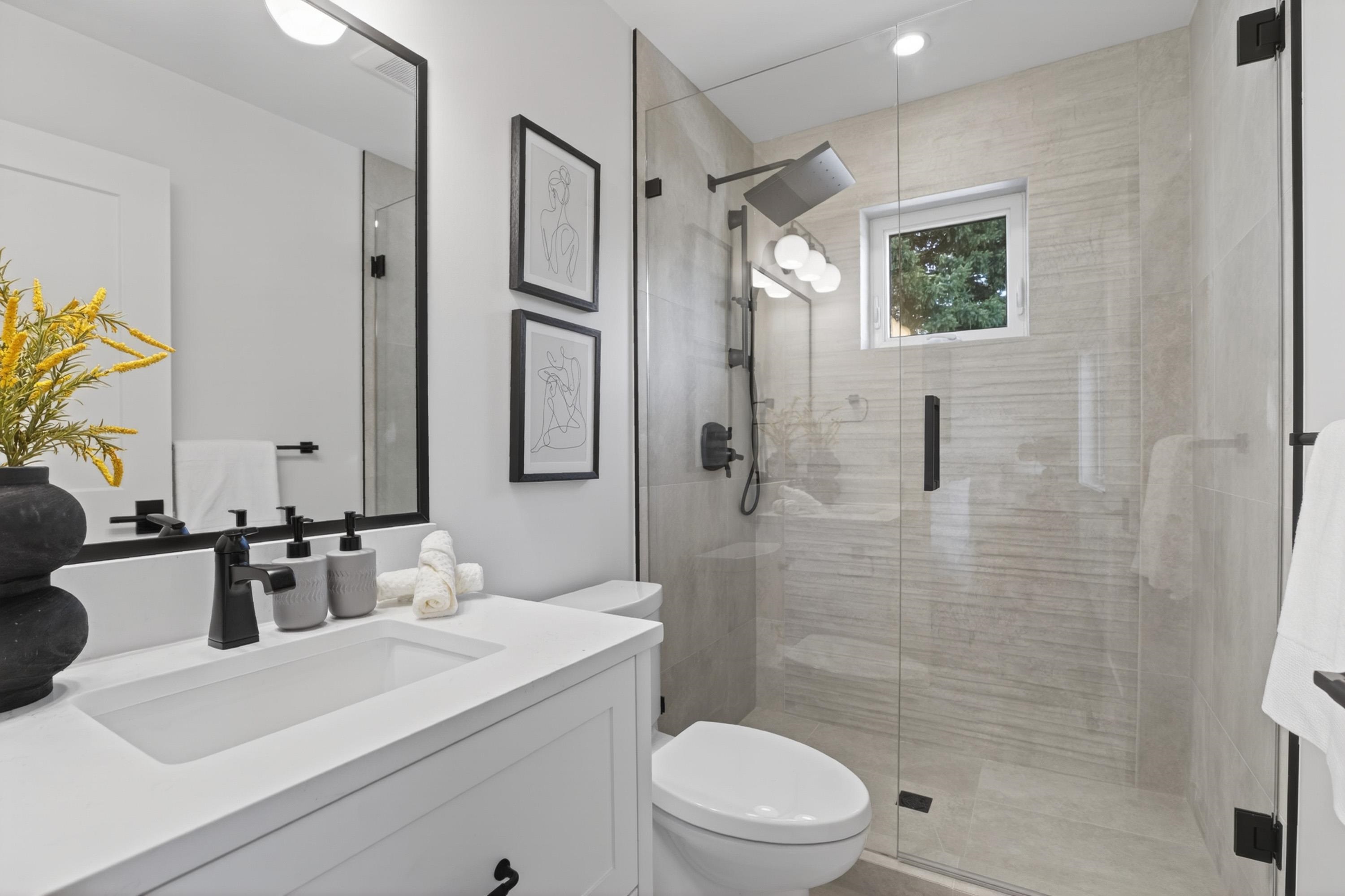 2 902 FIRST STREET Unit: 2