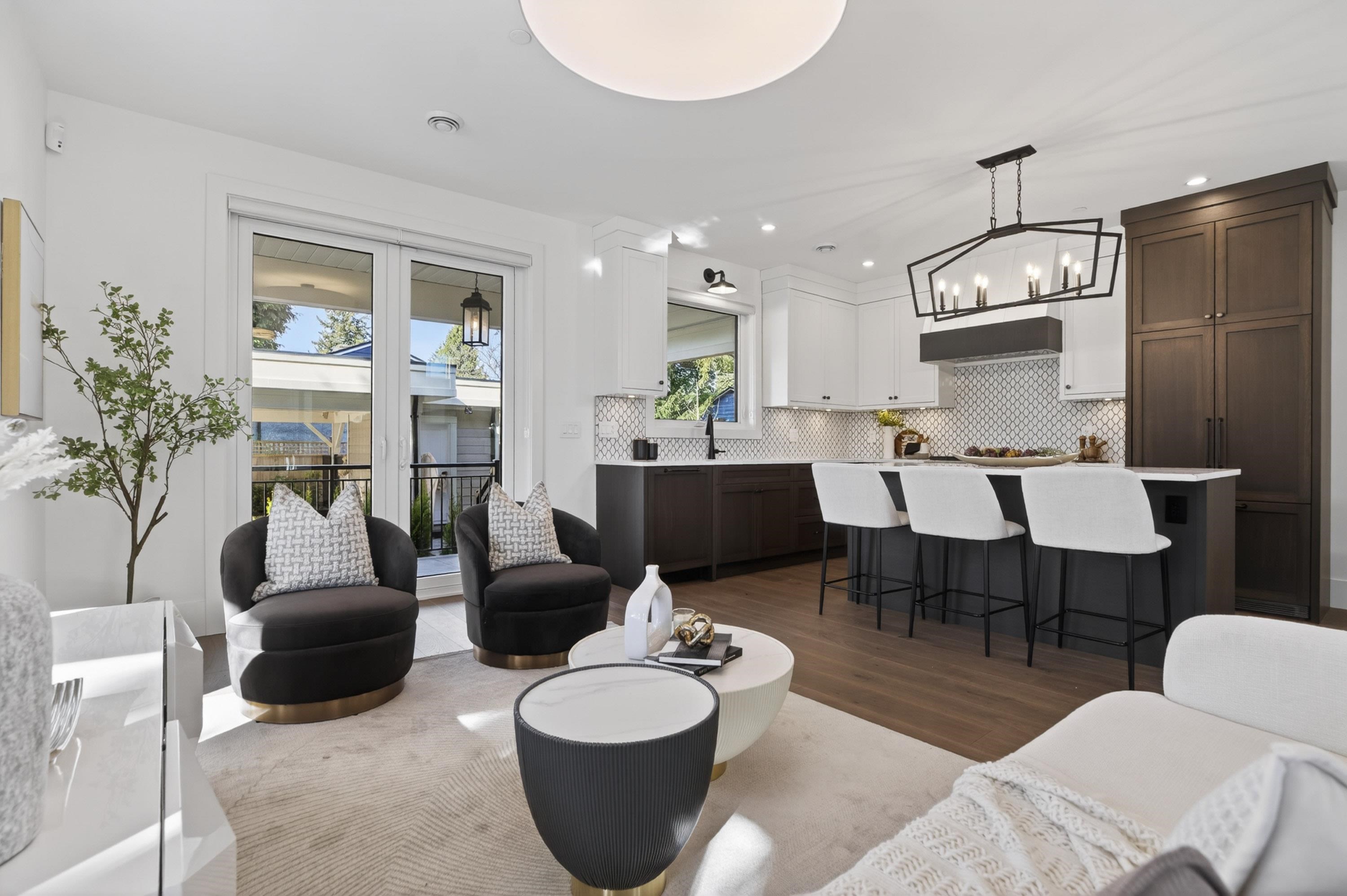 2 902 FIRST STREET Unit: 2