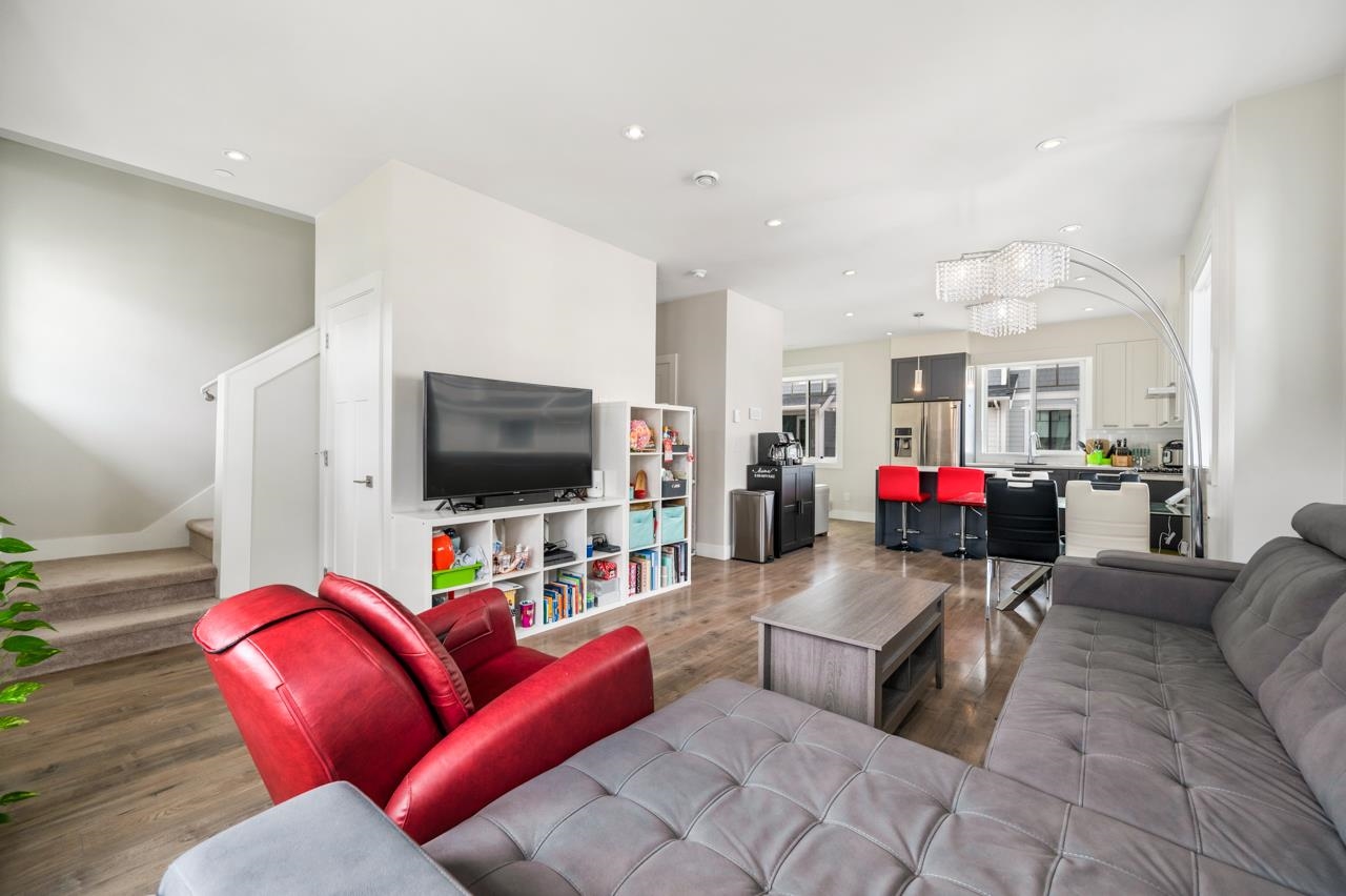 12 189 WOOD STREET Unit: 12