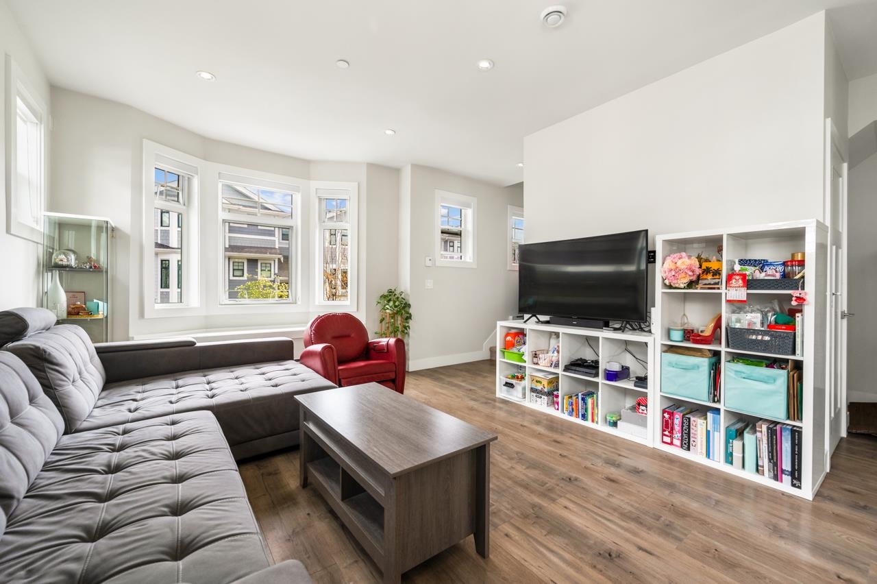 12 189 WOOD STREET Unit: 12