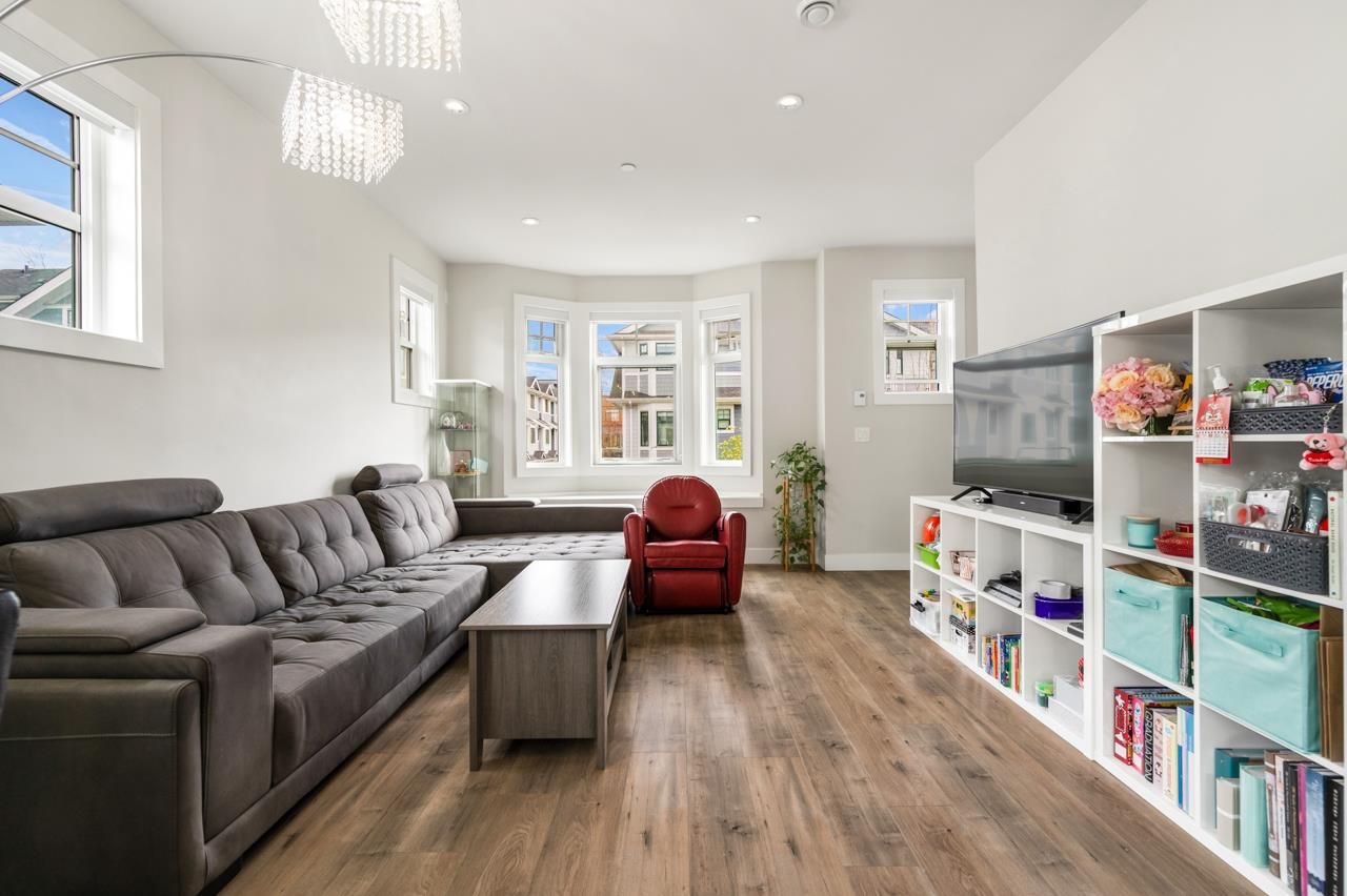 12 189 WOOD STREET Unit: 12