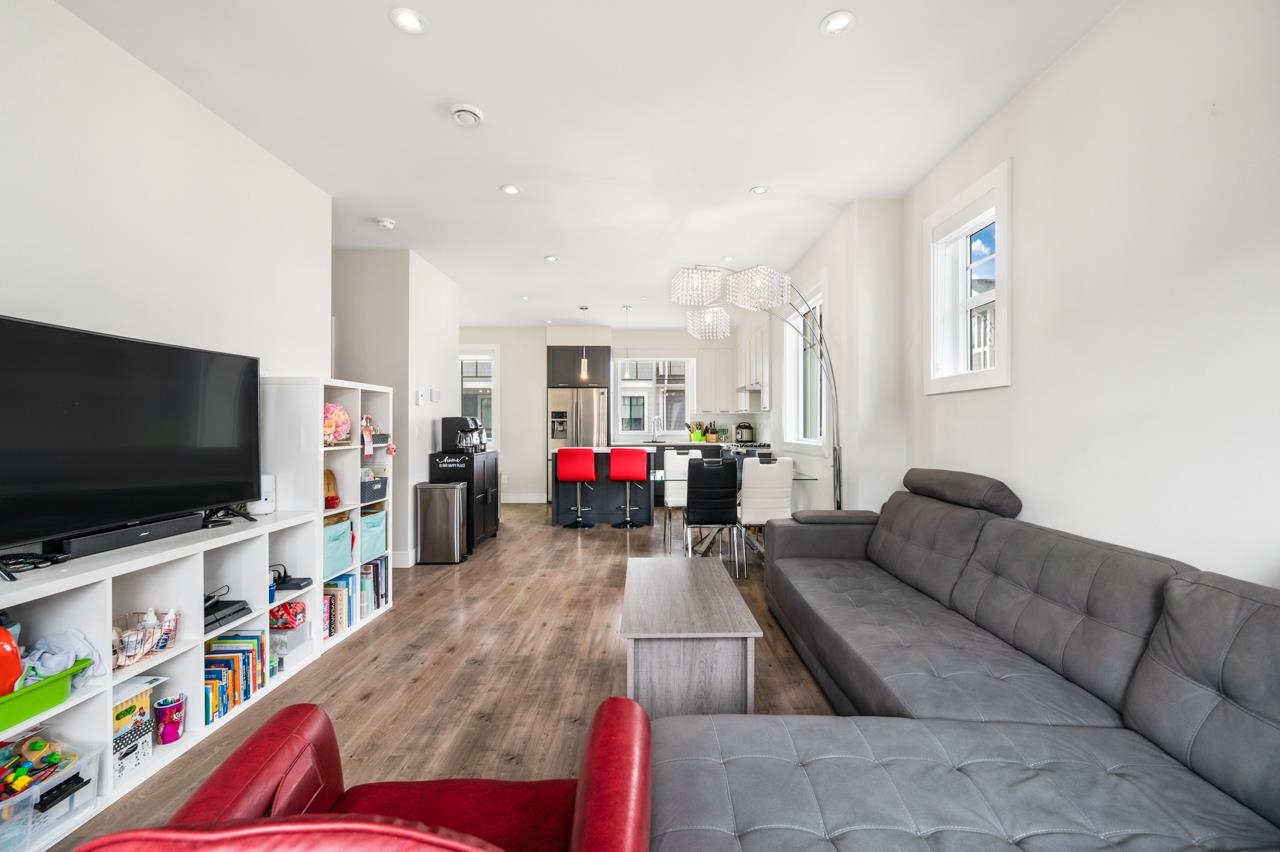12 189 WOOD STREET Unit: 12