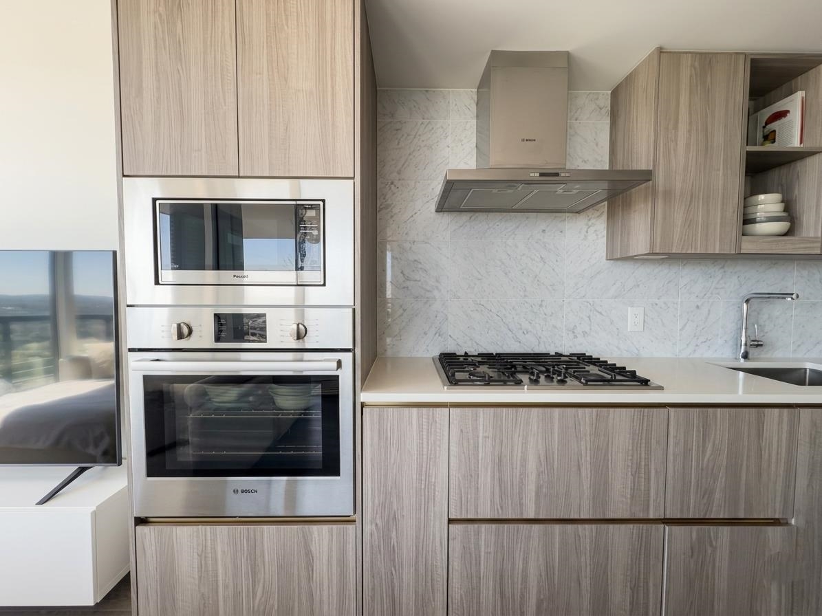 3211 4720 LOUGHEED HIGHWAY Unit: 3211