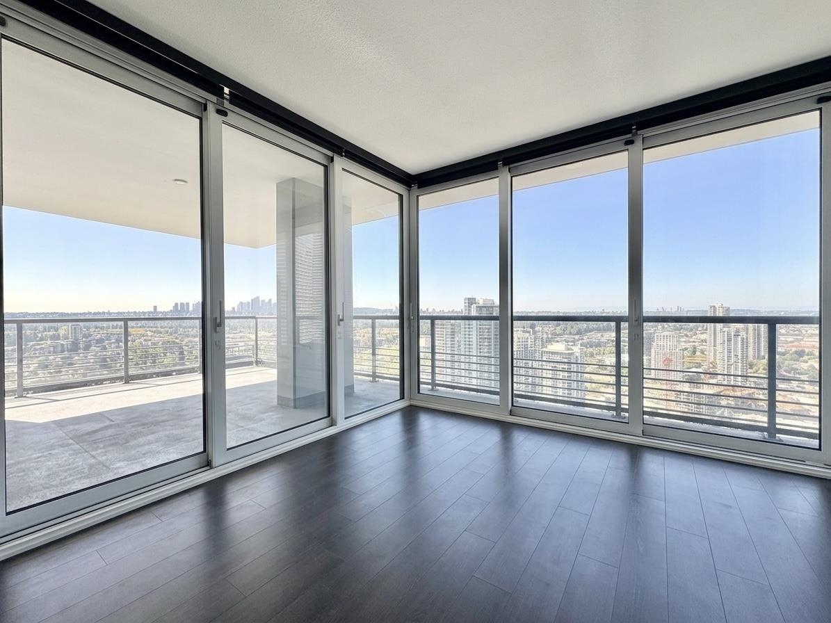 3211 4720 LOUGHEED HIGHWAY Unit: 3211