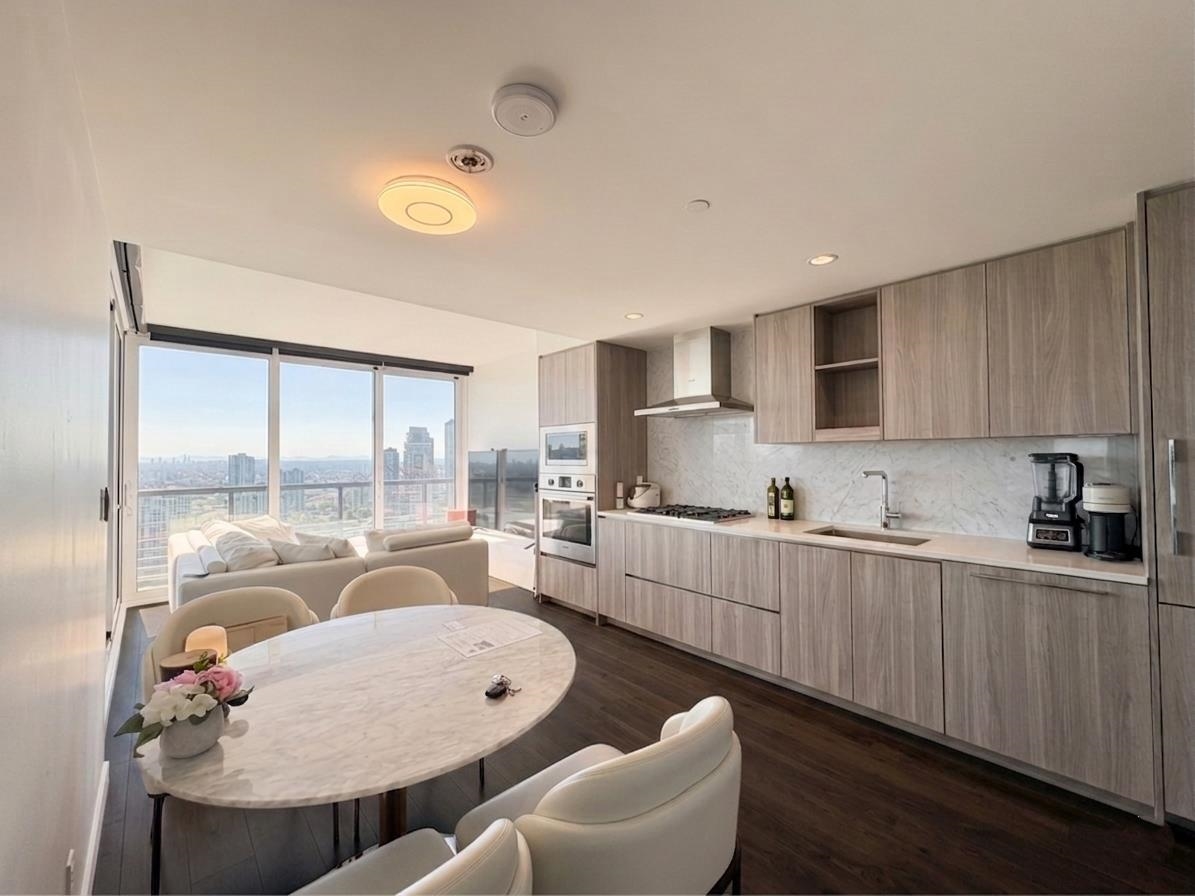 3211 4720 LOUGHEED HIGHWAY Unit: 3211